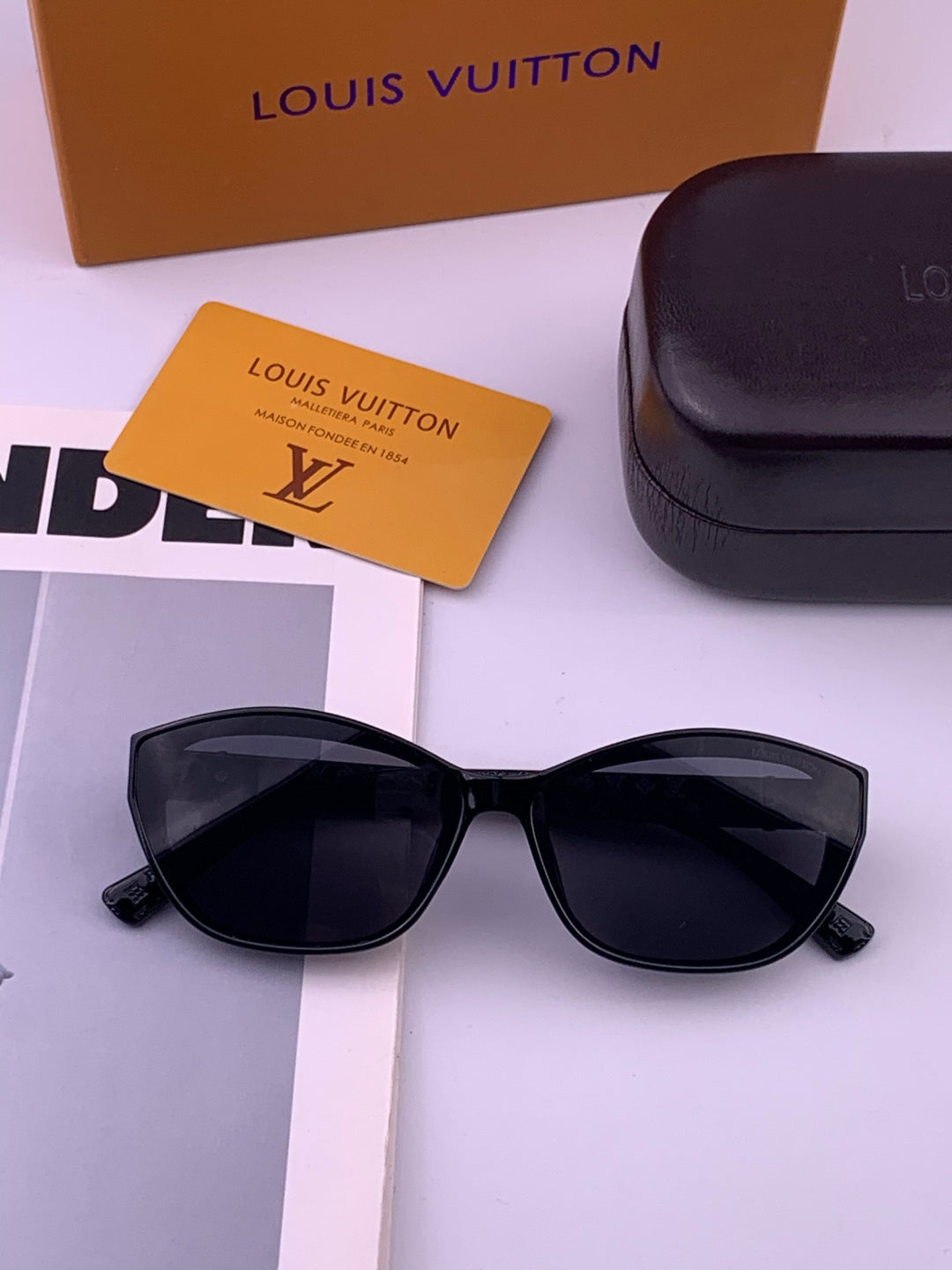 Louis Vuitton L2552 Square Black Lens Sunglasses for Men & Women - 371342 - detail image 8