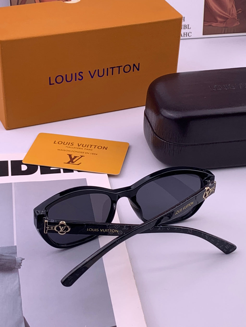 Louis Vuitton L2552 Square Black Lens Sunglasses for Men & Women - 371342 - detail image 6