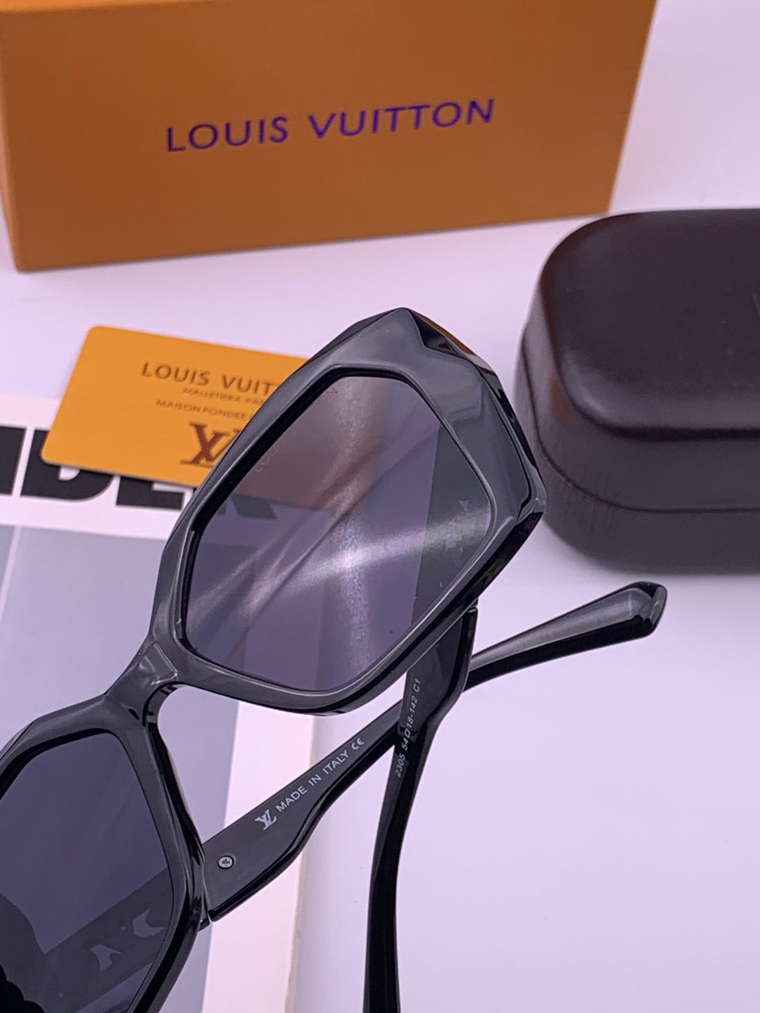 Louis Vuitton L5230 Square Black Lens Sunglasses for Men & Women - 371343 - detail image 4