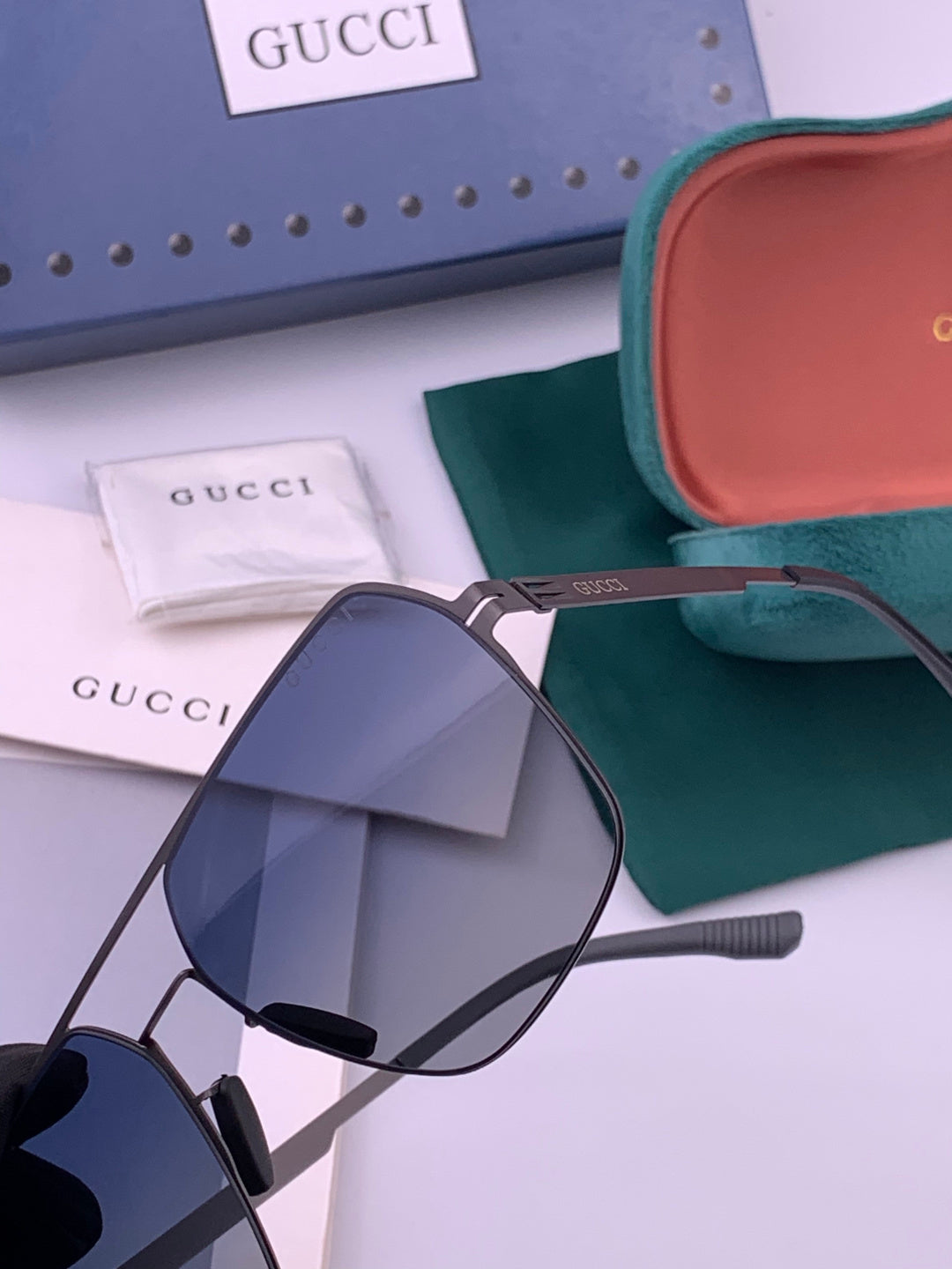 Gucci G711 Polarized Fashion Gold Lens Sunglasses for Men & Women - 371556 - detail image 3