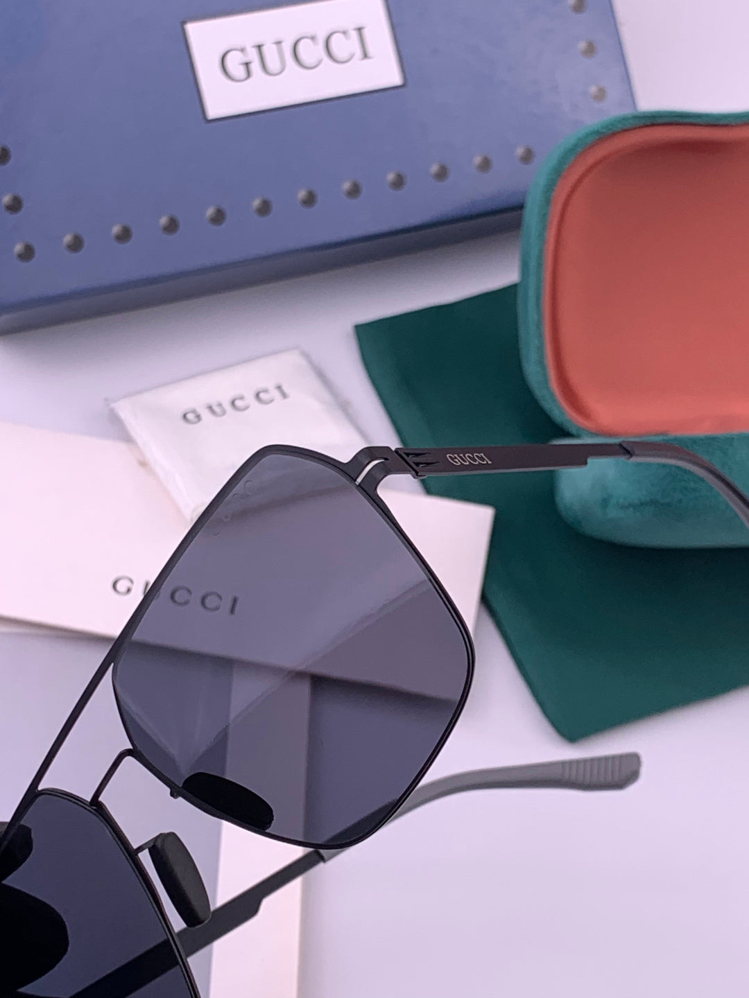 Gucci G711 Polarized Fashion Gold Lens Sunglasses for Men & Women - 371557 - detail image 3