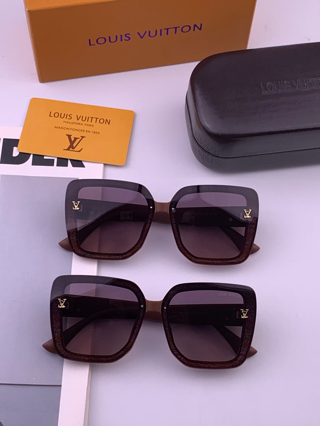 Louis Vuitton L2990 Square Black Lens Sunglasses for Men & Women - 371320 - detail image 6