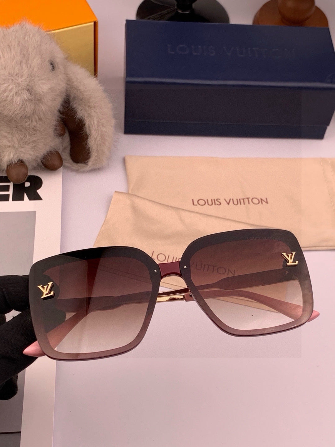 Louis Vuitton L0893 Square Black Lens Sunglasses for Men & Women - 371308 - detail image 3