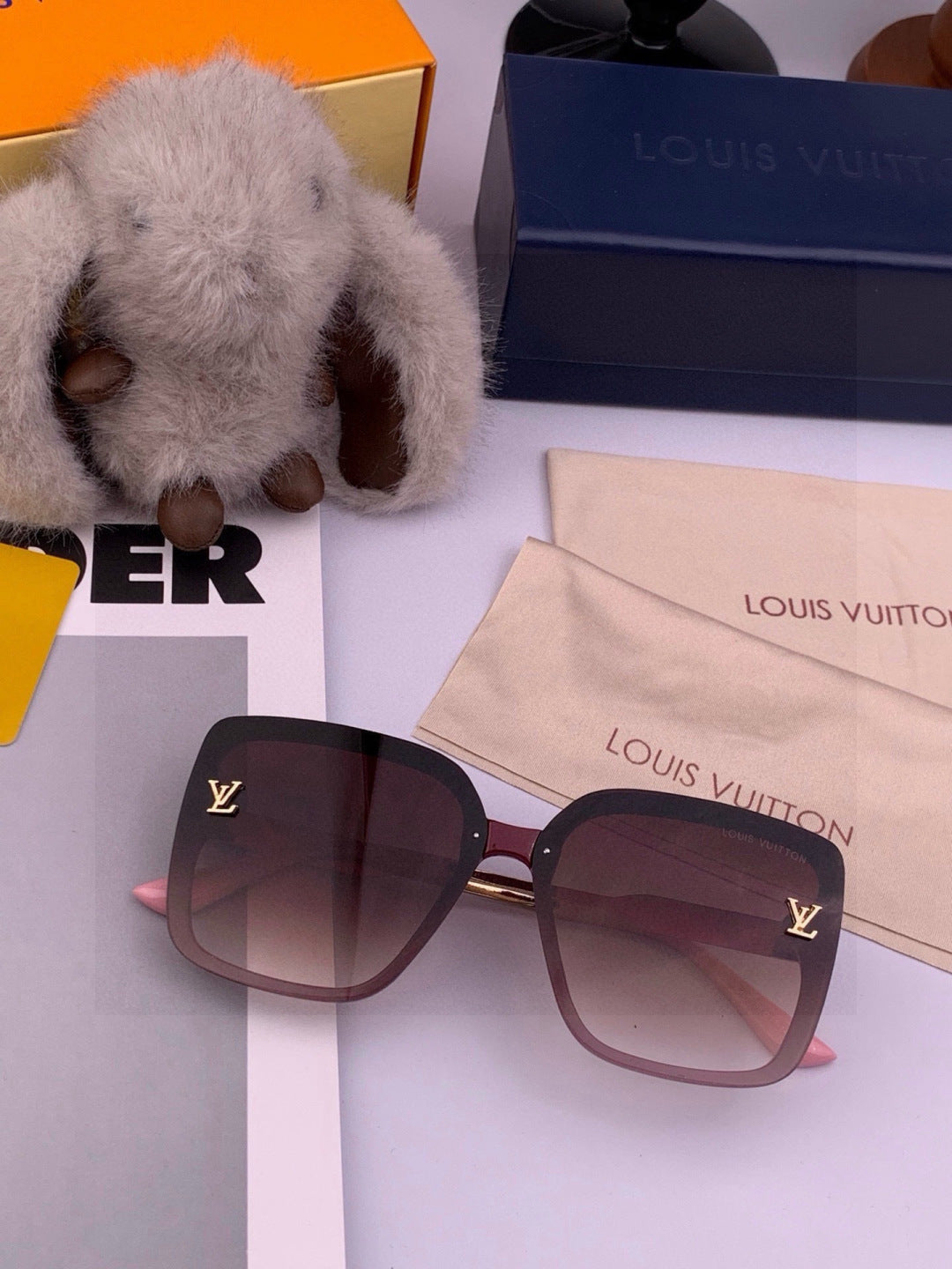 Louis Vuitton L0893 Square Black Lens Sunglasses for Men & Women - 371308