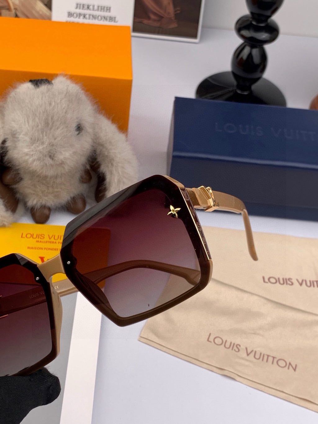 Louis Vuitton L5230 Square Red Lens Sunglasses for Men & Women - 371309 - detail image 4