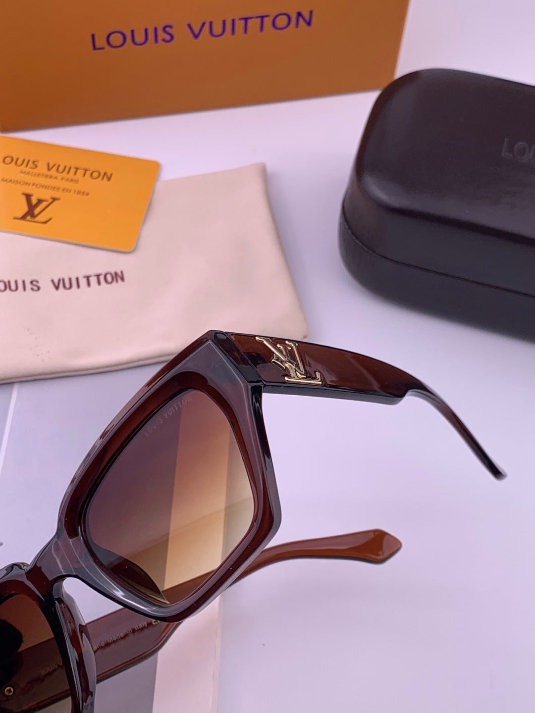 Louis Vuitton L26900 Square Black Lens Sunglasses for Women - 371312 - detail image 6