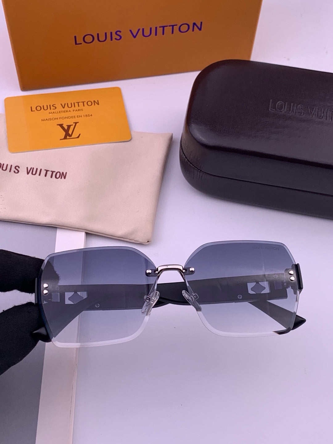 Louis Vuitton L9261 Square Black Lens Sunglasses for Men & Women - 371298