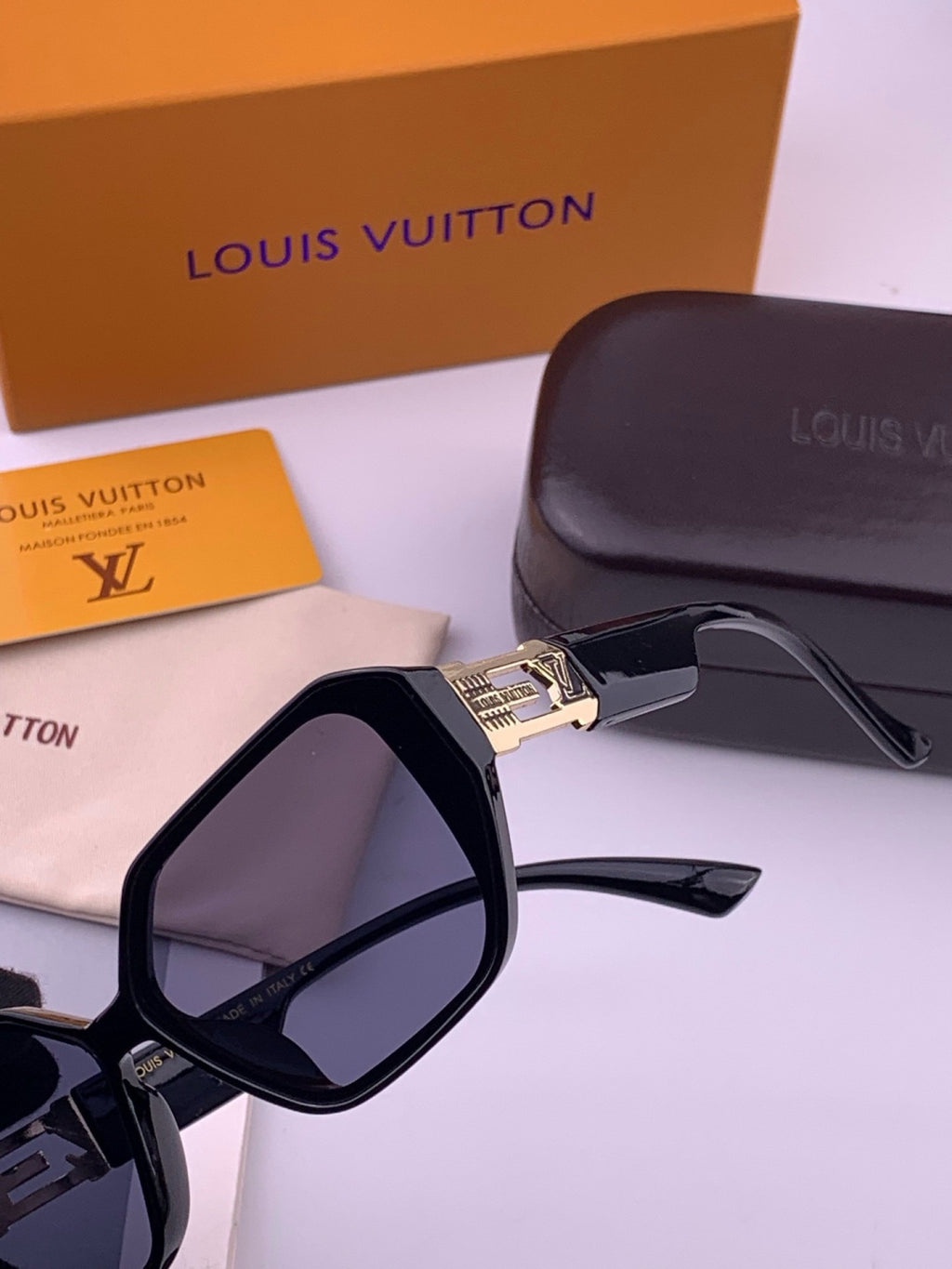 Louis Vuitton L17001 Square Black Lens Sunglasses for Women - 371304 - detail image 3