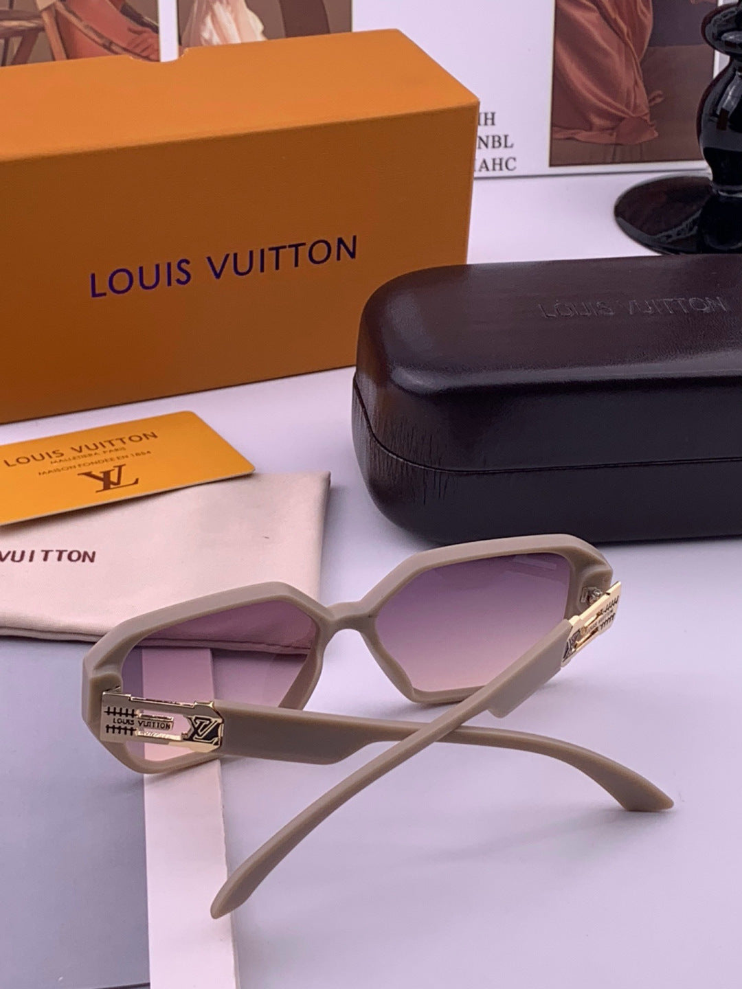 Louis Vuitton L17001 Square Purple Lens Sunglasses for Women - 371305 - detail image 4