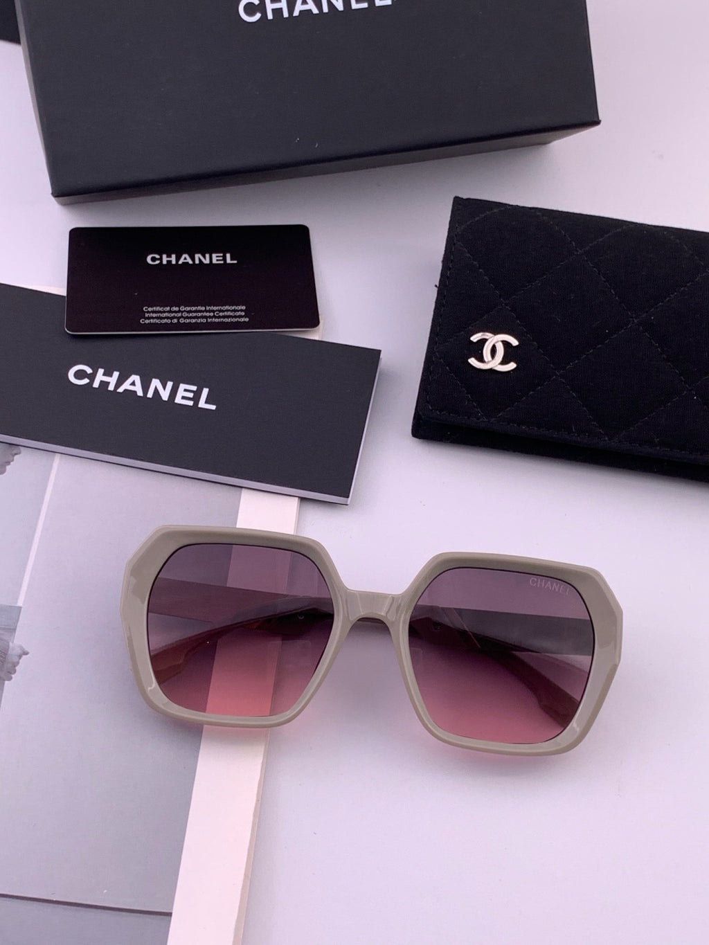 Chanel CH84022 Oversized Black Lens Sunglasses for Men & Women - 382334 - detail image 7