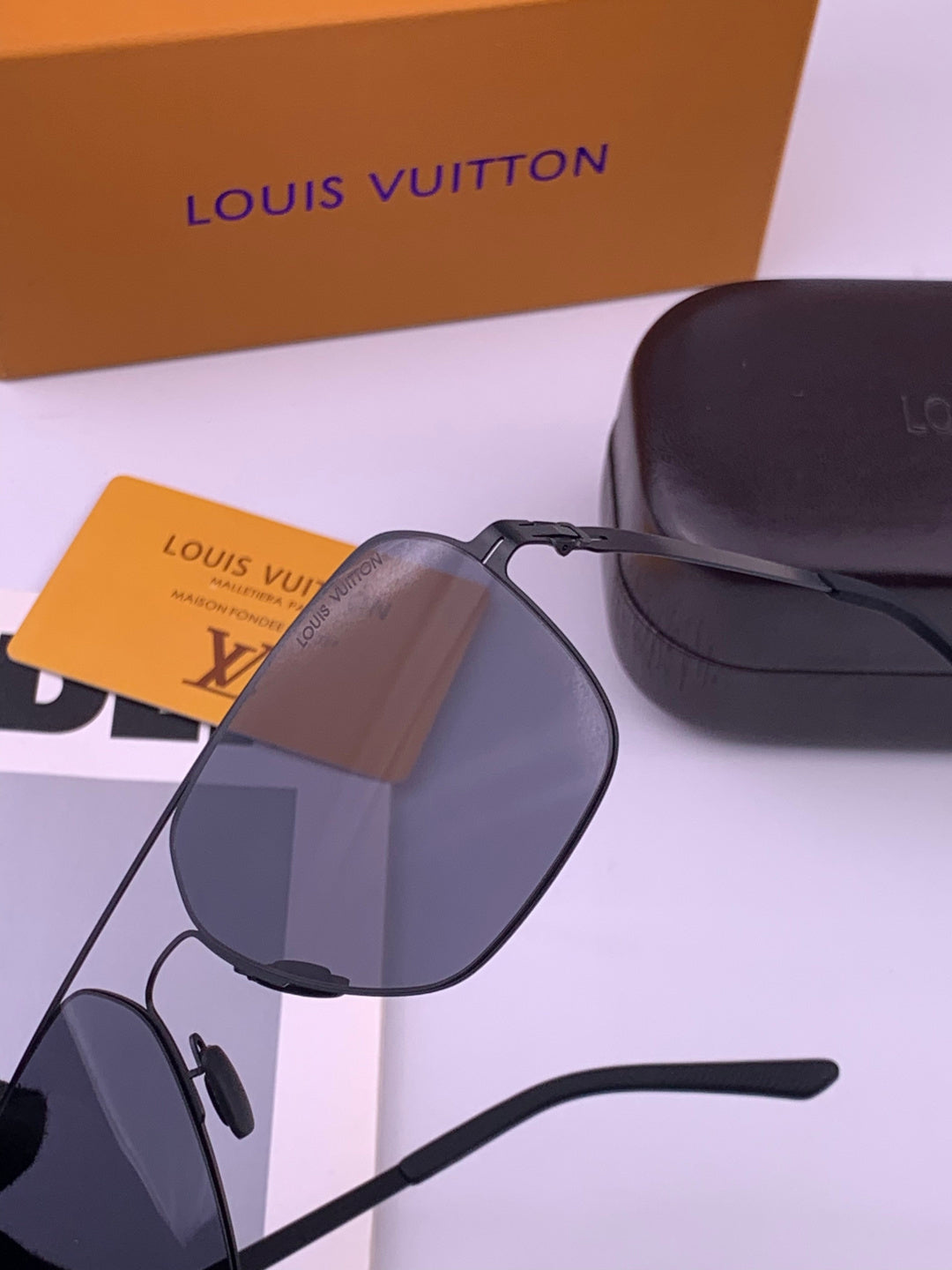Louis Vuitton L3733 Fashion Gold Lens Sunglasses for Men & Women - 381855 - detail image 3