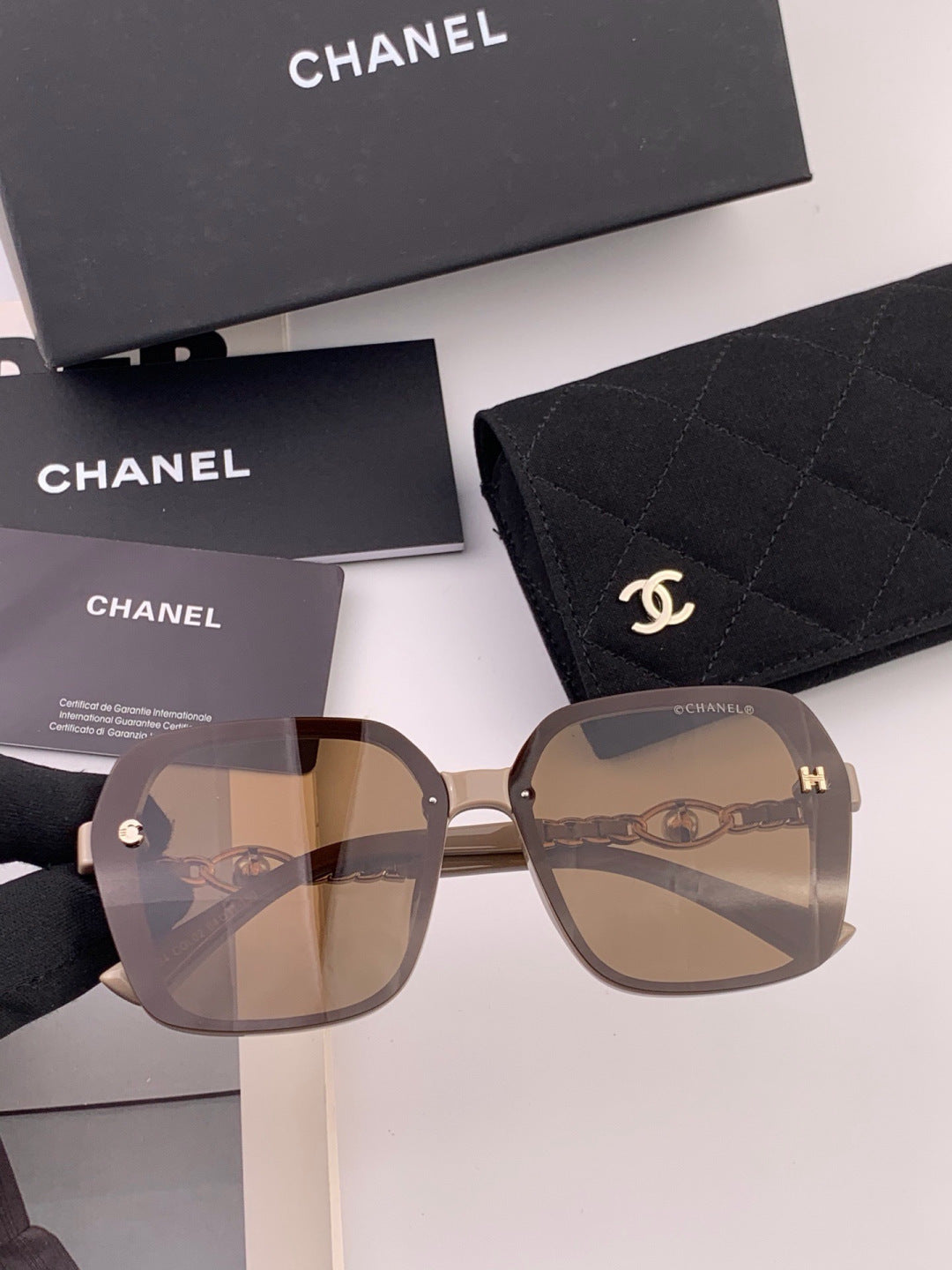 Chanel CH4786 Polarized Oversized Red Lens Sunglasses for Men & Women - detail image 2