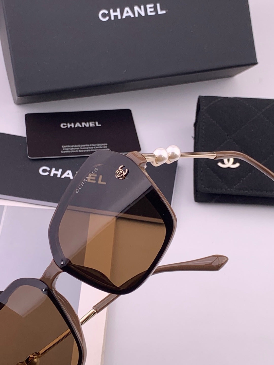 Chanel CH1910 Polarized Oversized Gold Lens Sunglasses for Men & Wome - 382290 - detail image 3