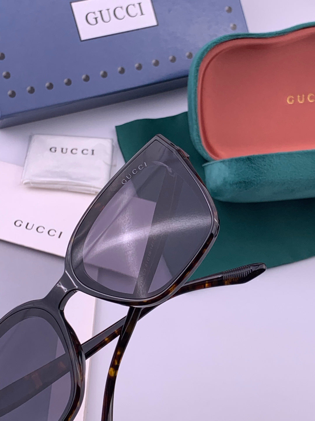 Gucci G07726 Polarized Square Black Lens Sunglasses for Men & Women - 382136 - detail image 5
