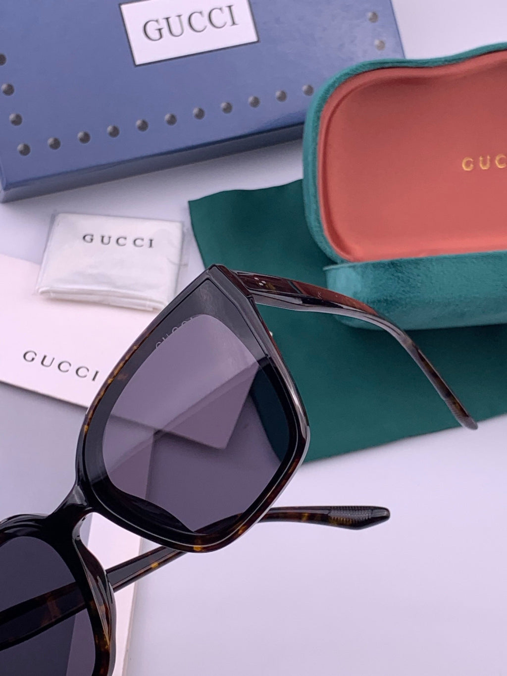 Gucci G07726 Polarized Square Black Lens Sunglasses for Men & Women - 382136 - detail image 3