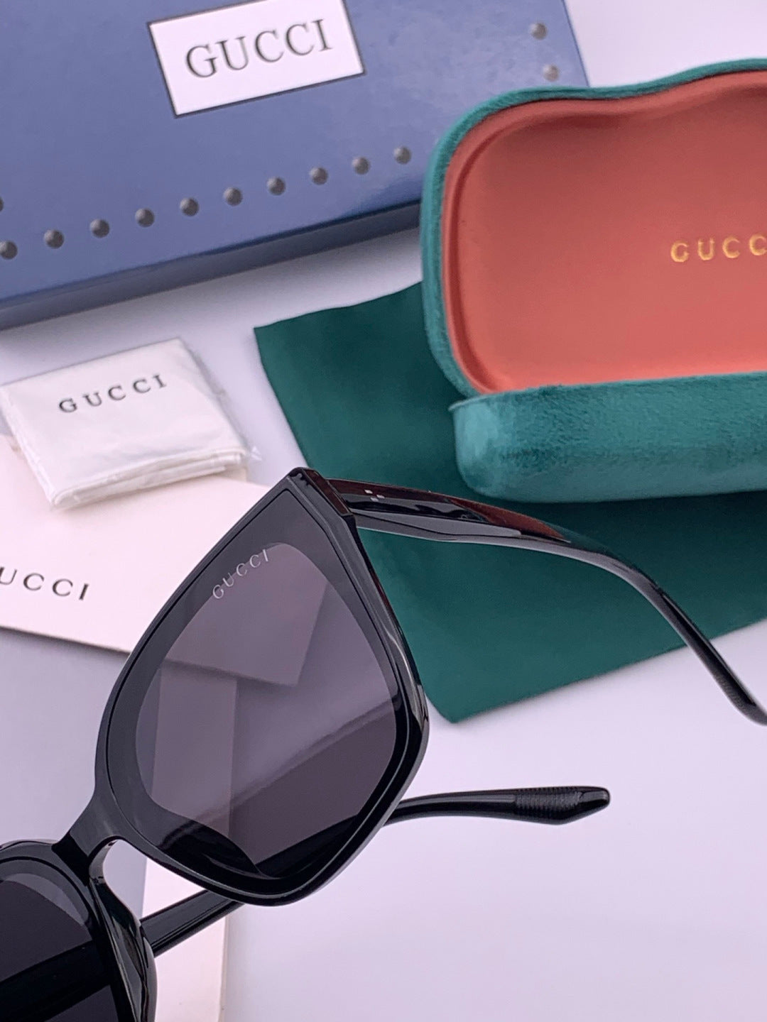 Gucci G07726 Polarized Square Black Lens Sunglasses for Men & Women - 382137 - detail image 2