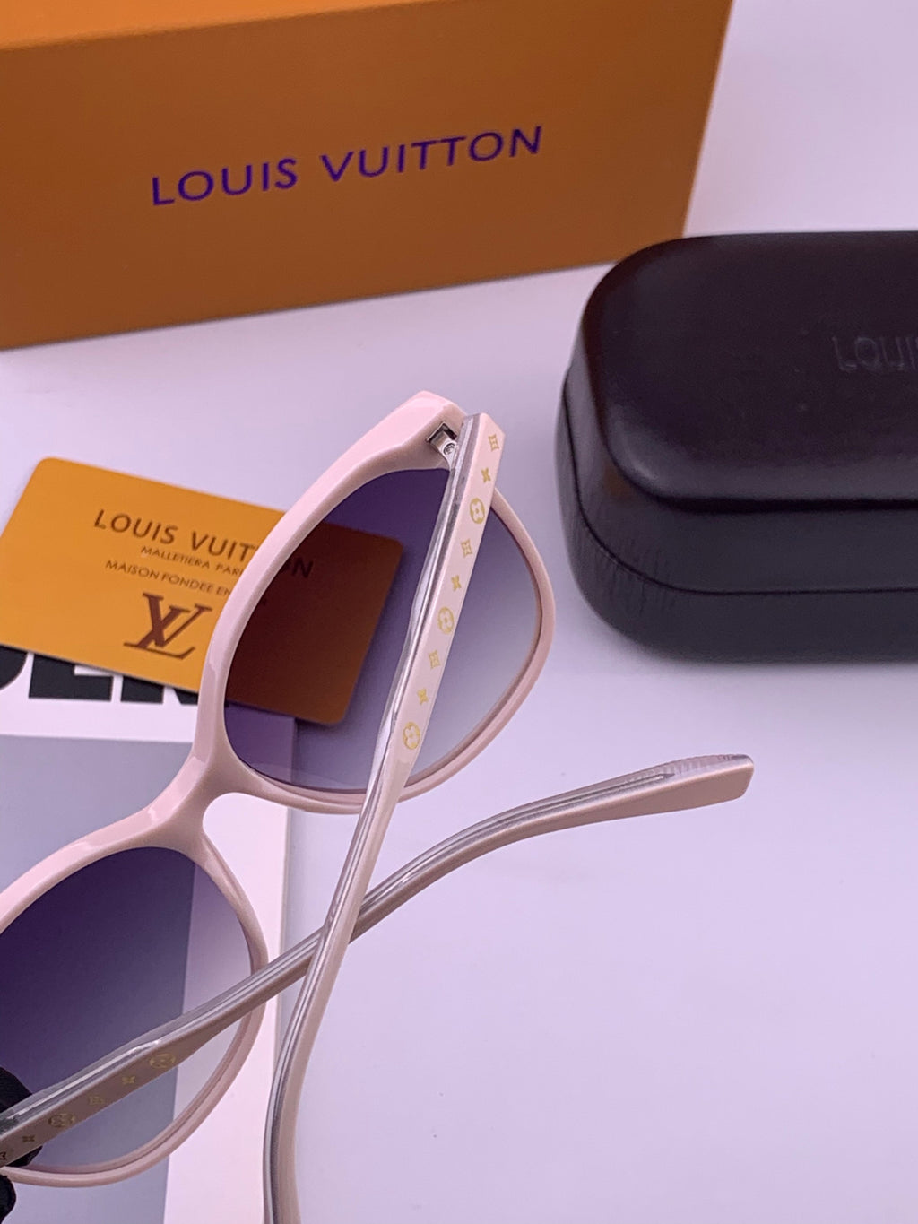 Louis Vuitton Fashion Black Lens Sunglasses for Men & Women - 381750 - detail image 4