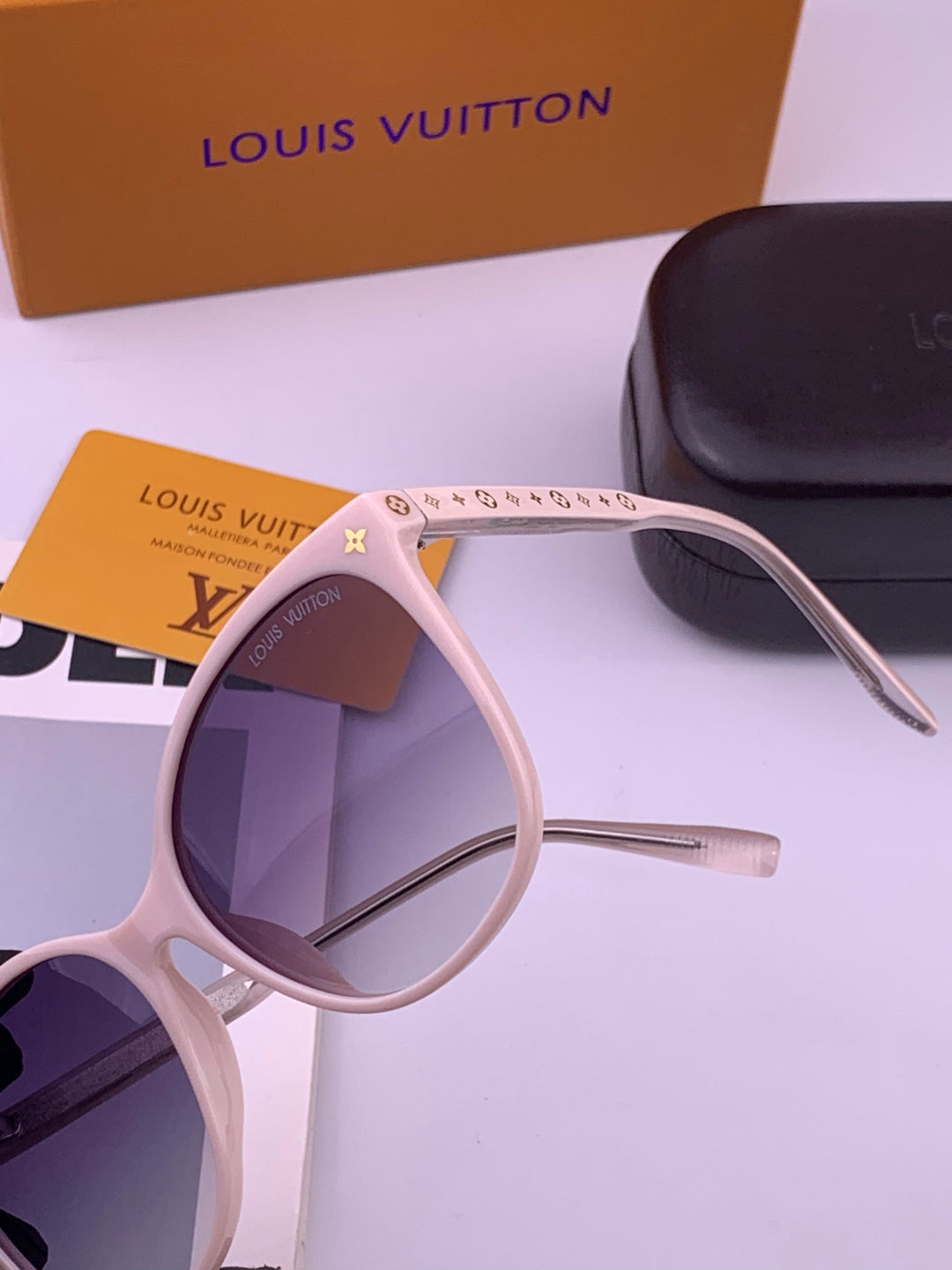 Louis Vuitton Fashion Black Lens Sunglasses for Men & Women - 381750 - detail image 3