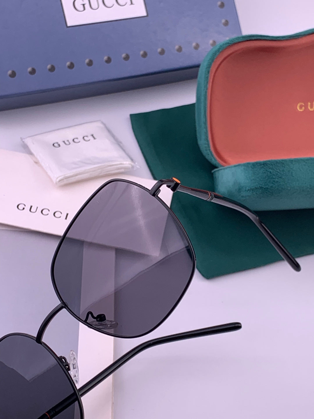 Gucci G55813 Fashion Black Lens Sunglasses for Men & Women - 382117 - detail image 3