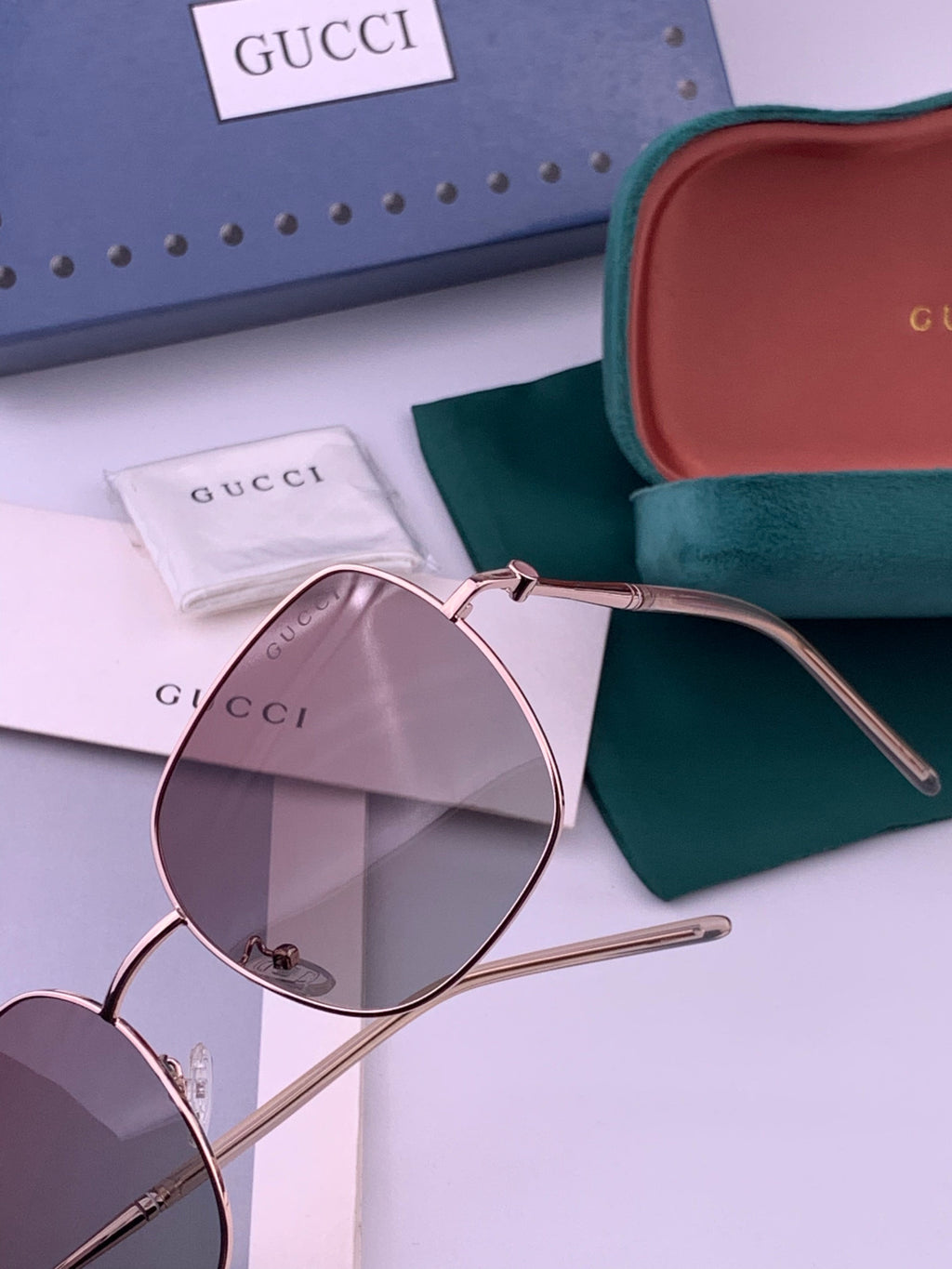 Gucci G55813 Fashion Black Lens Sunglasses for Men & Women - 382118 - detail image 4