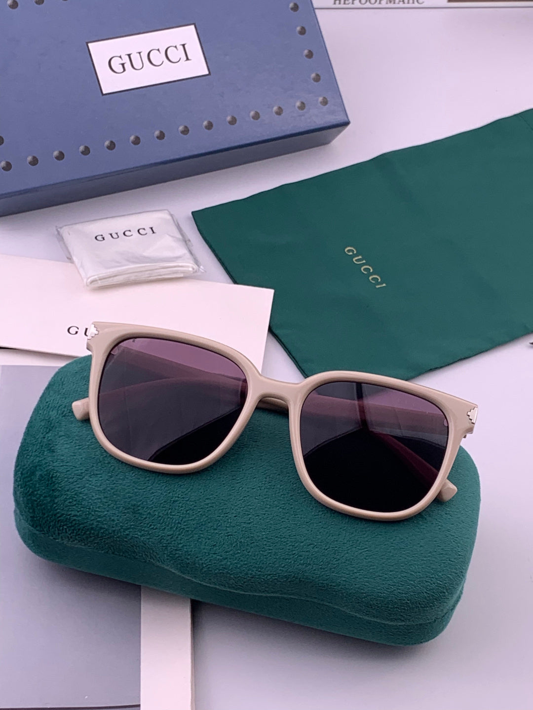 Gucci G55813 Fashion Black Lens Sunglasses for Men & Women - 382119 - detail image 6