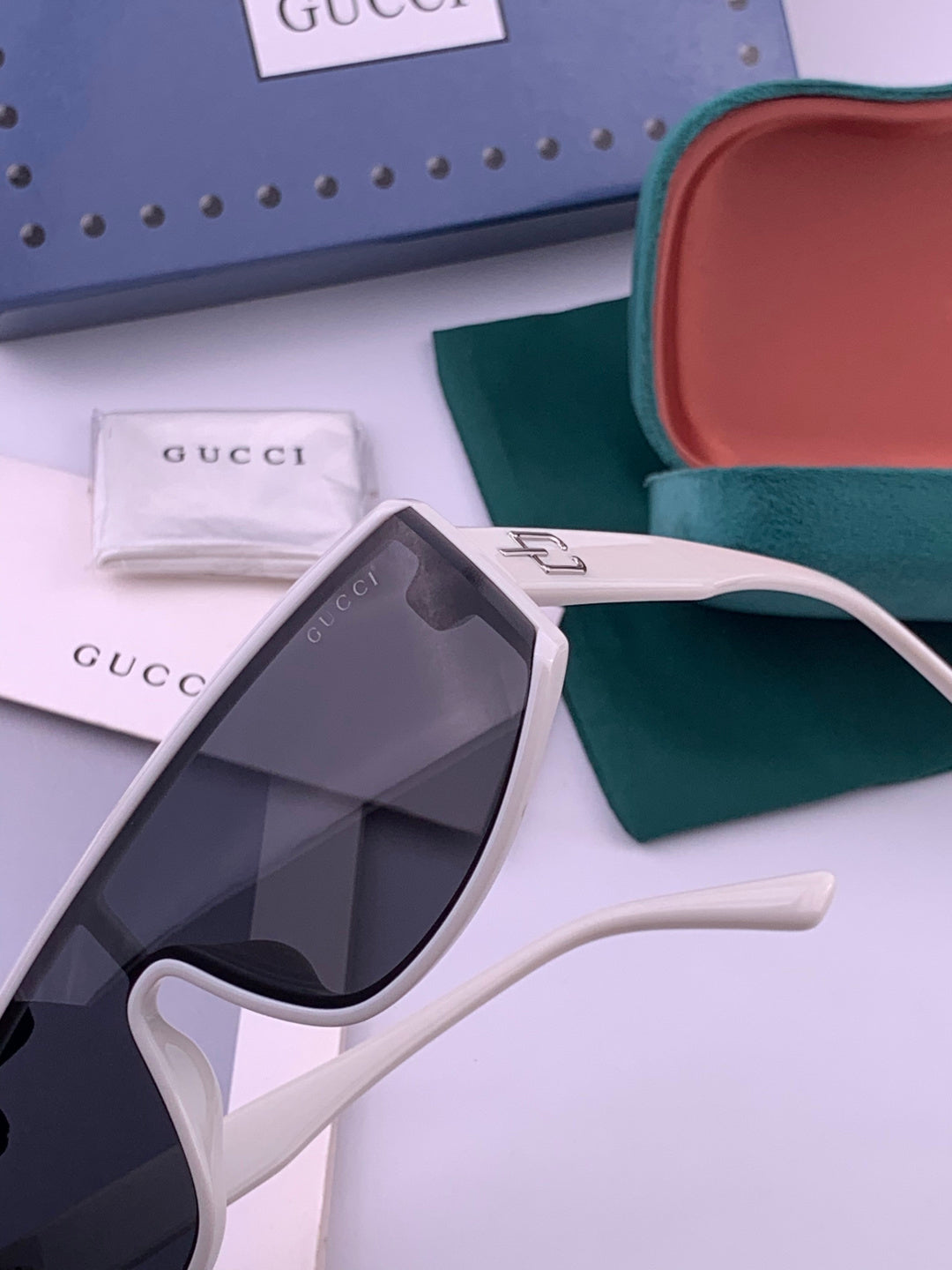 Gucci G3109 Fashion Black Lens Sunglasses for Men & Women - 382123 - detail image 4