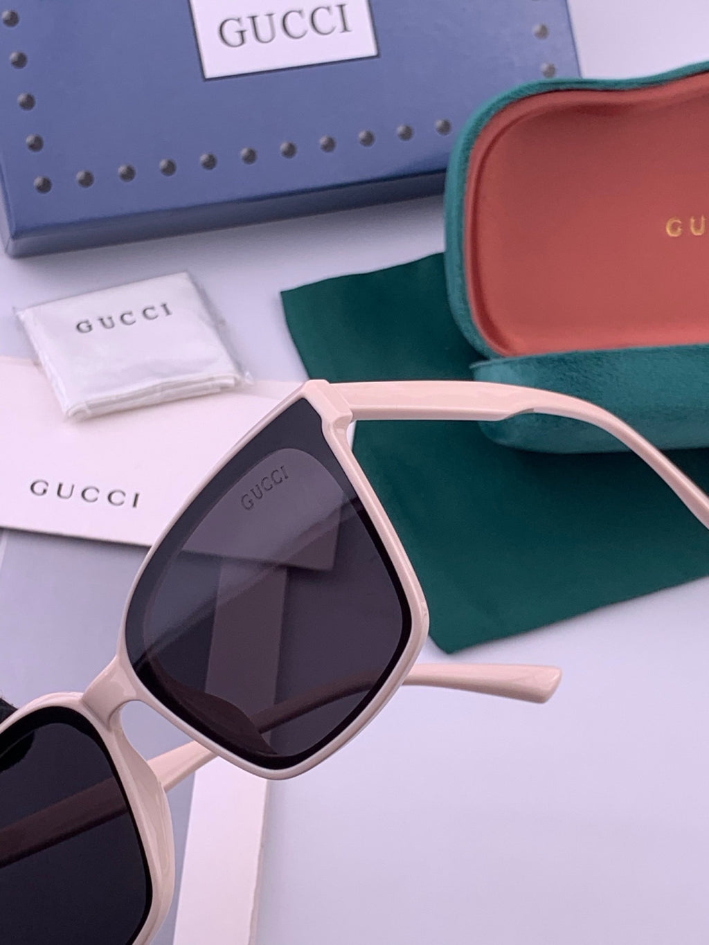 Gucci G02803 Polarized Square Red Lens Sunglasses for Women - 382094 - detail image 3