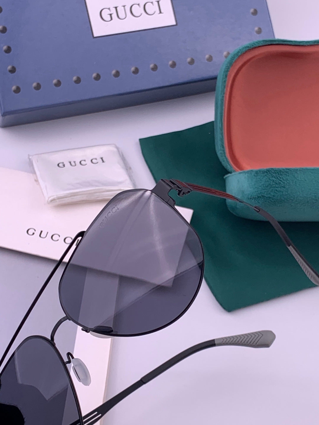 Gucci G5809 Polarized Fashion Gold Lens Sunglasses for Men & Women - 382082 - detail image 3