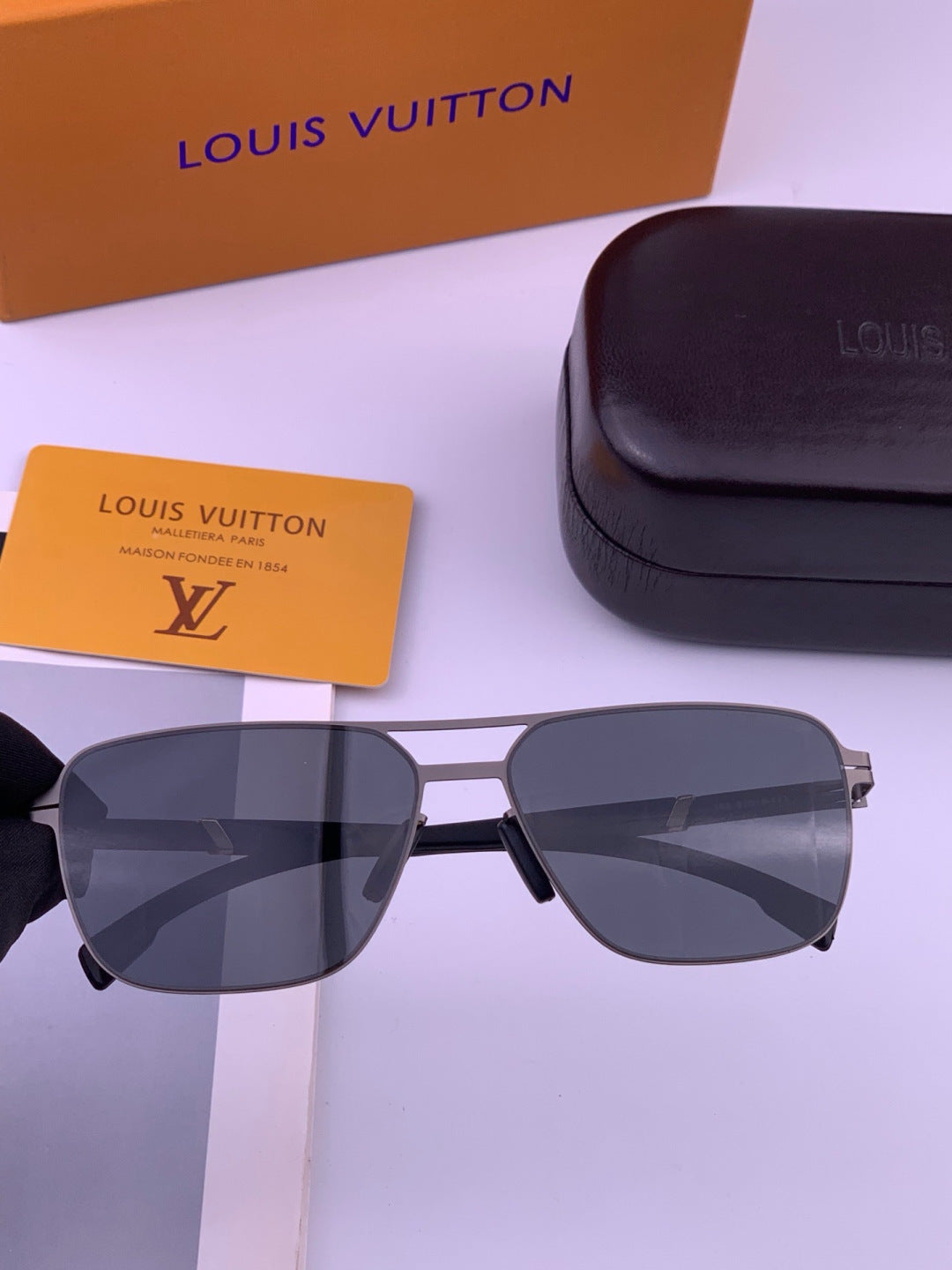 Louis Vuitton L816 Fashion Gold Lens Sunglasses for Men & Women - 381931