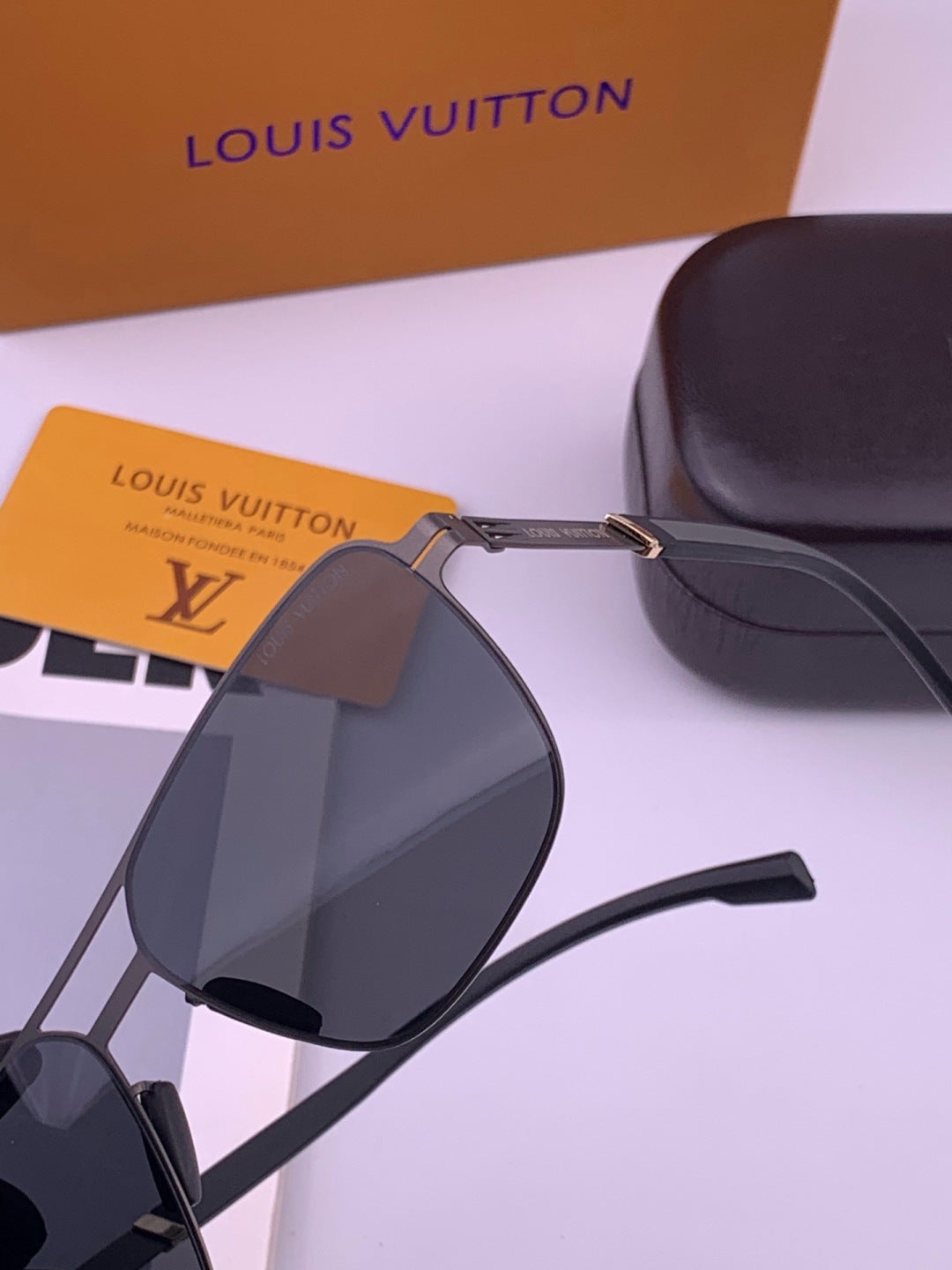 Louis Vuitton L816 Fashion Gold Lens Sunglasses for Men & Women - 381931 - detail image 3
