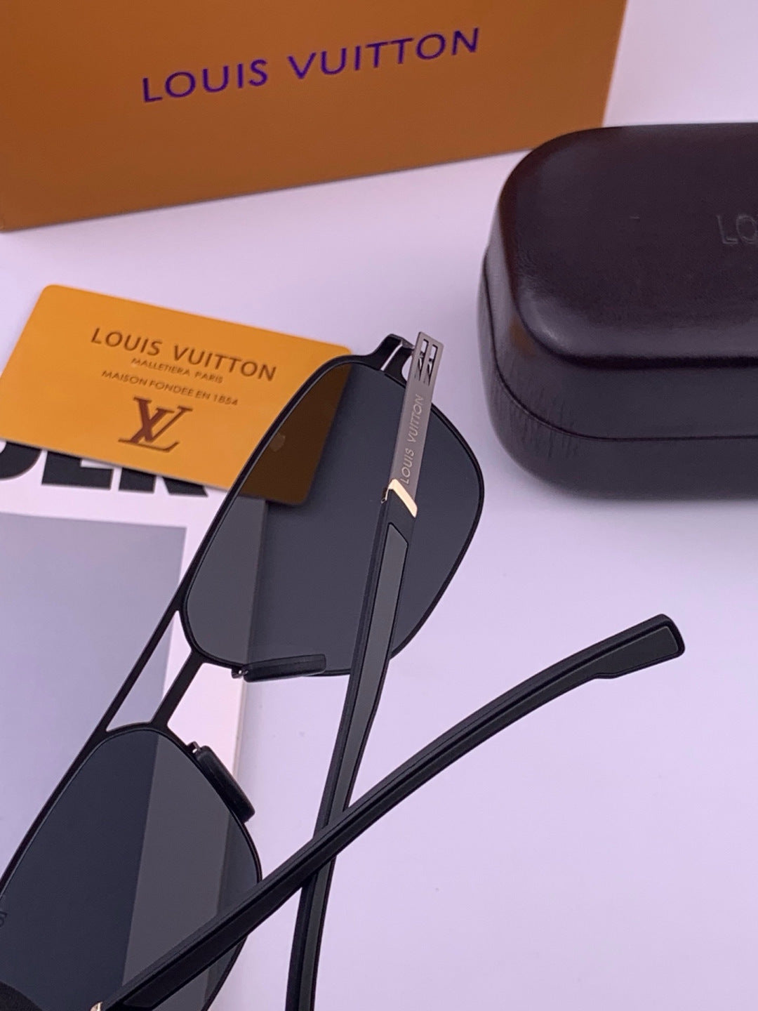 Louis Vuitton L816 Fashion Gold Lens Sunglasses for Men & Women - 381931 - detail image 5