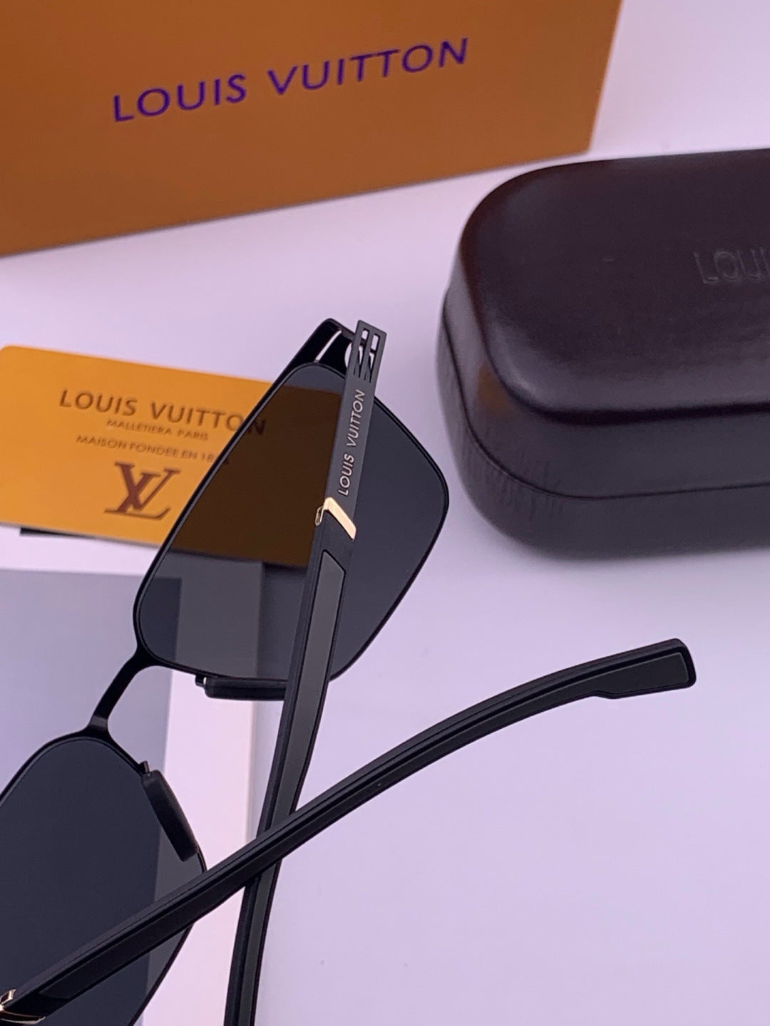 Louis Vuitton L516 Fashion Gold Lens Sunglasses for Men & Women - 381936 - detail image 5