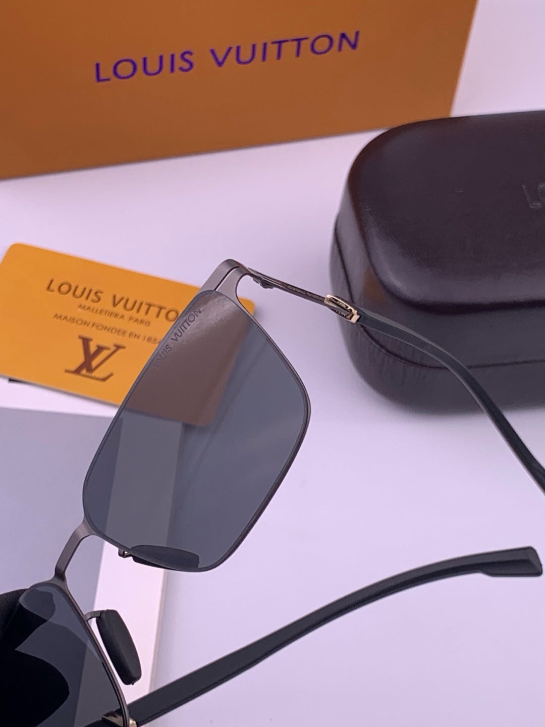 Louis Vuitton L516 Fashion Gold Lens Sunglasses for Men & Women - 381938 - detail image 3