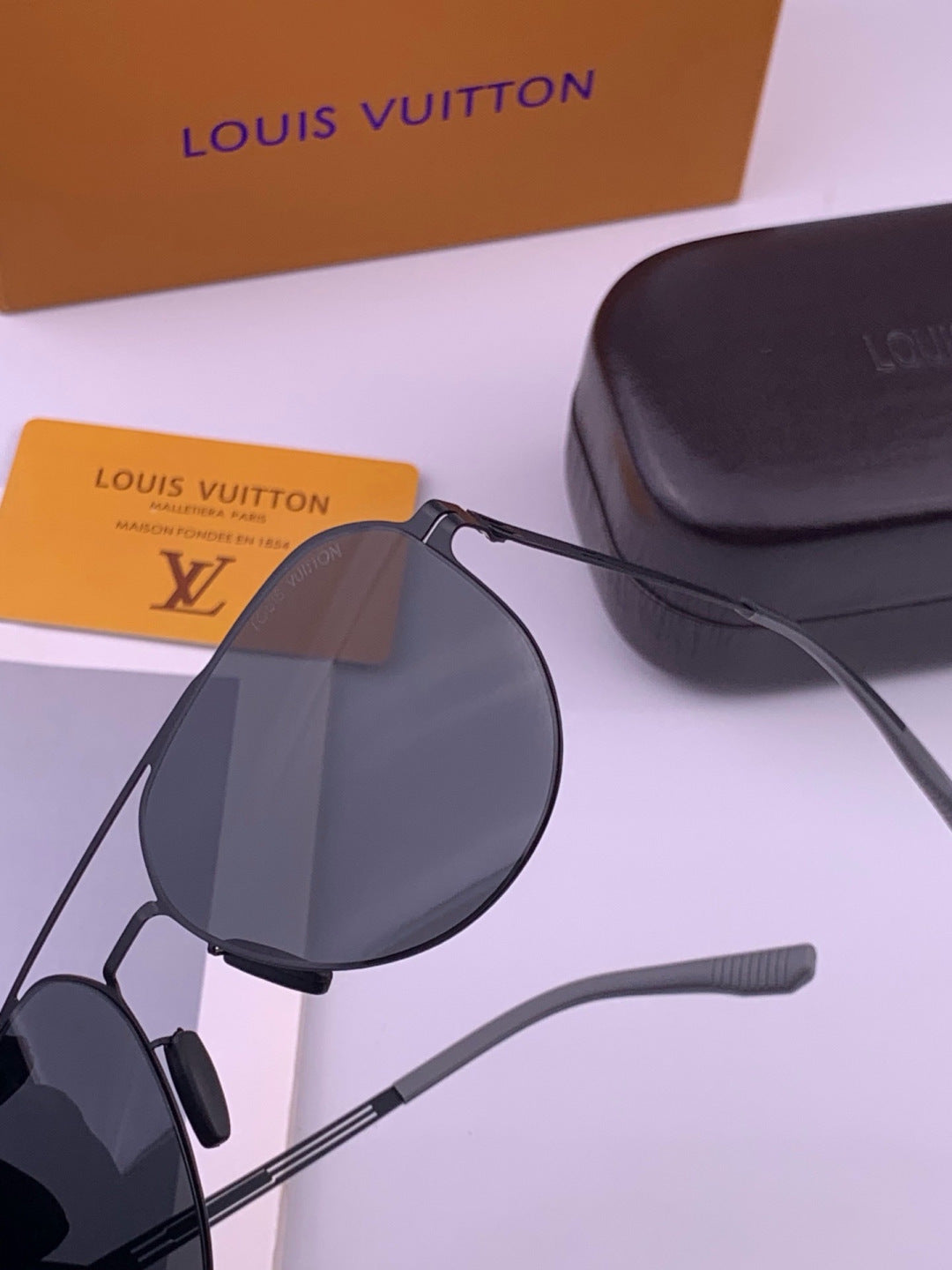 Louis Vuitton L39 Fashion Gold Lens Sunglasses for Men & Women - 381939 - detail image 3