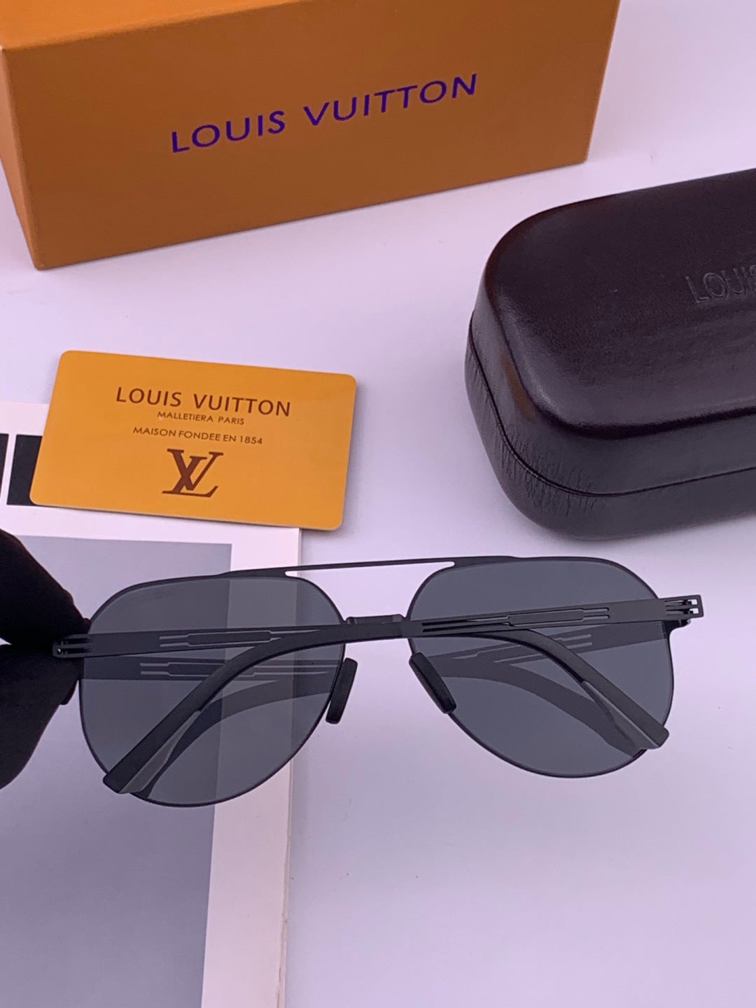 Louis Vuitton L39 Fashion Gold Lens Sunglasses for Men & Women - 381939 - detail image 4