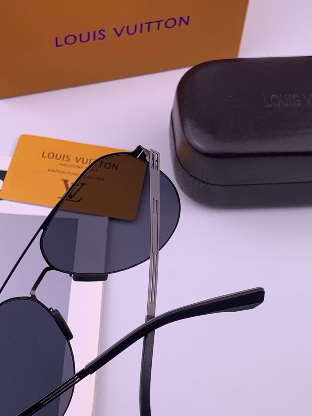 Louis Vuitton L39 Fashion Gold Lens Sunglasses for Men & Women - 381941 - detail image 4