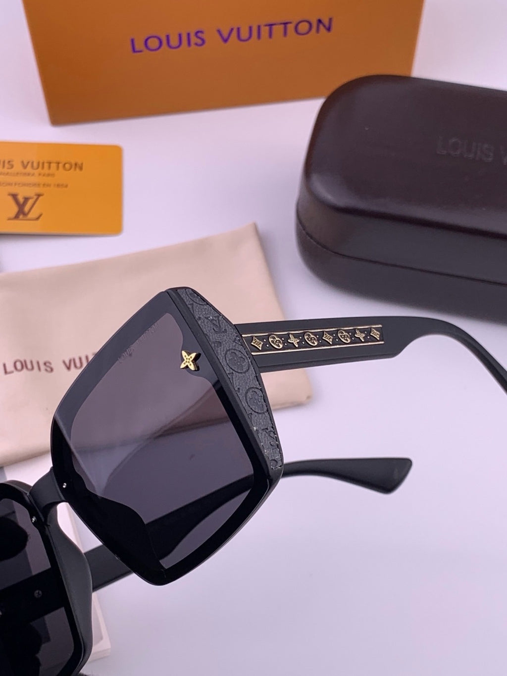 Louis Vuitton Fashion Gold Lens Sunglasses for Men & Women - 381846 - detail image 4