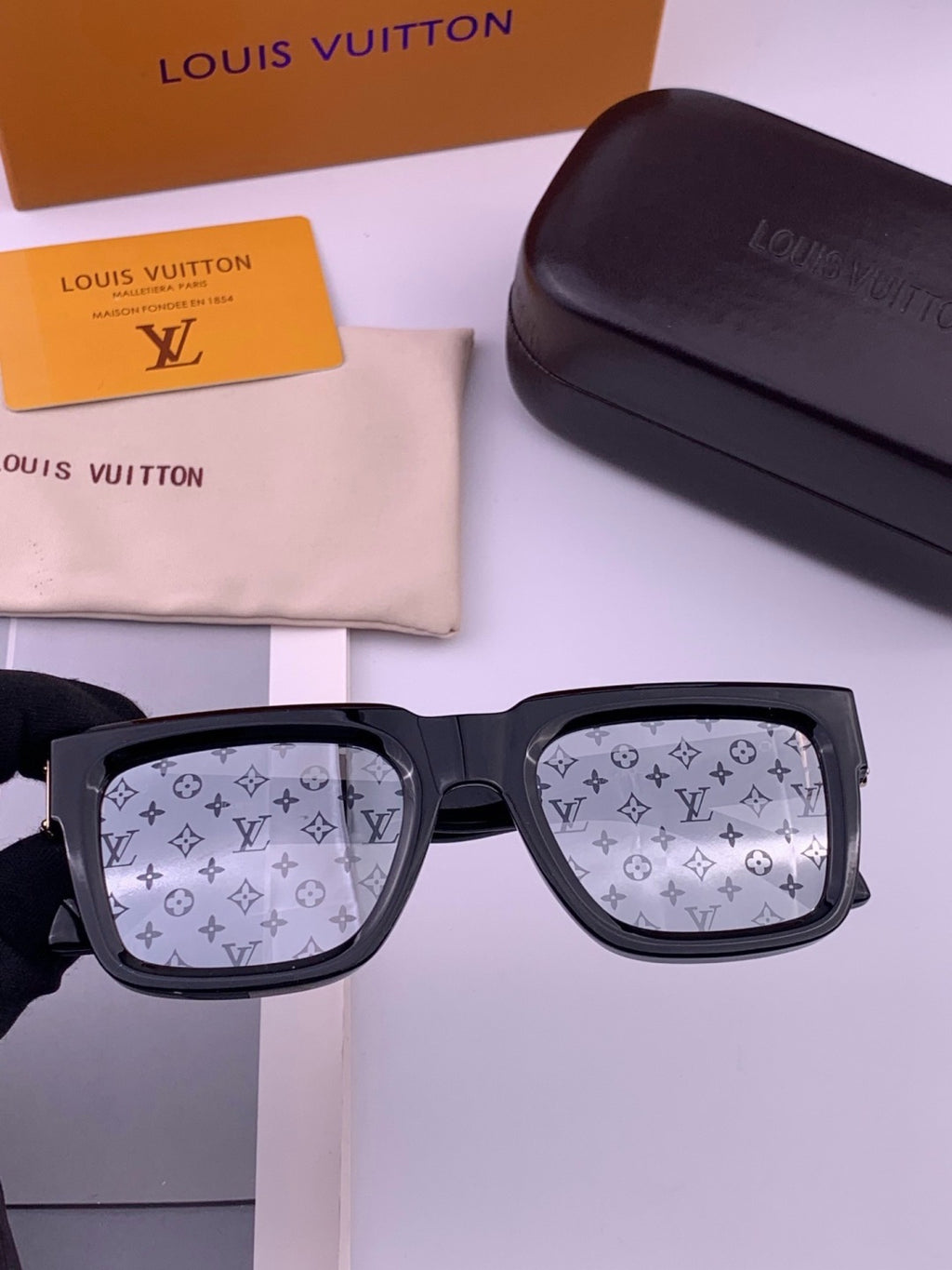 Louis Vuitton L4443 Square Black Lens Sunglasses for Women - 381835 - detail image 2