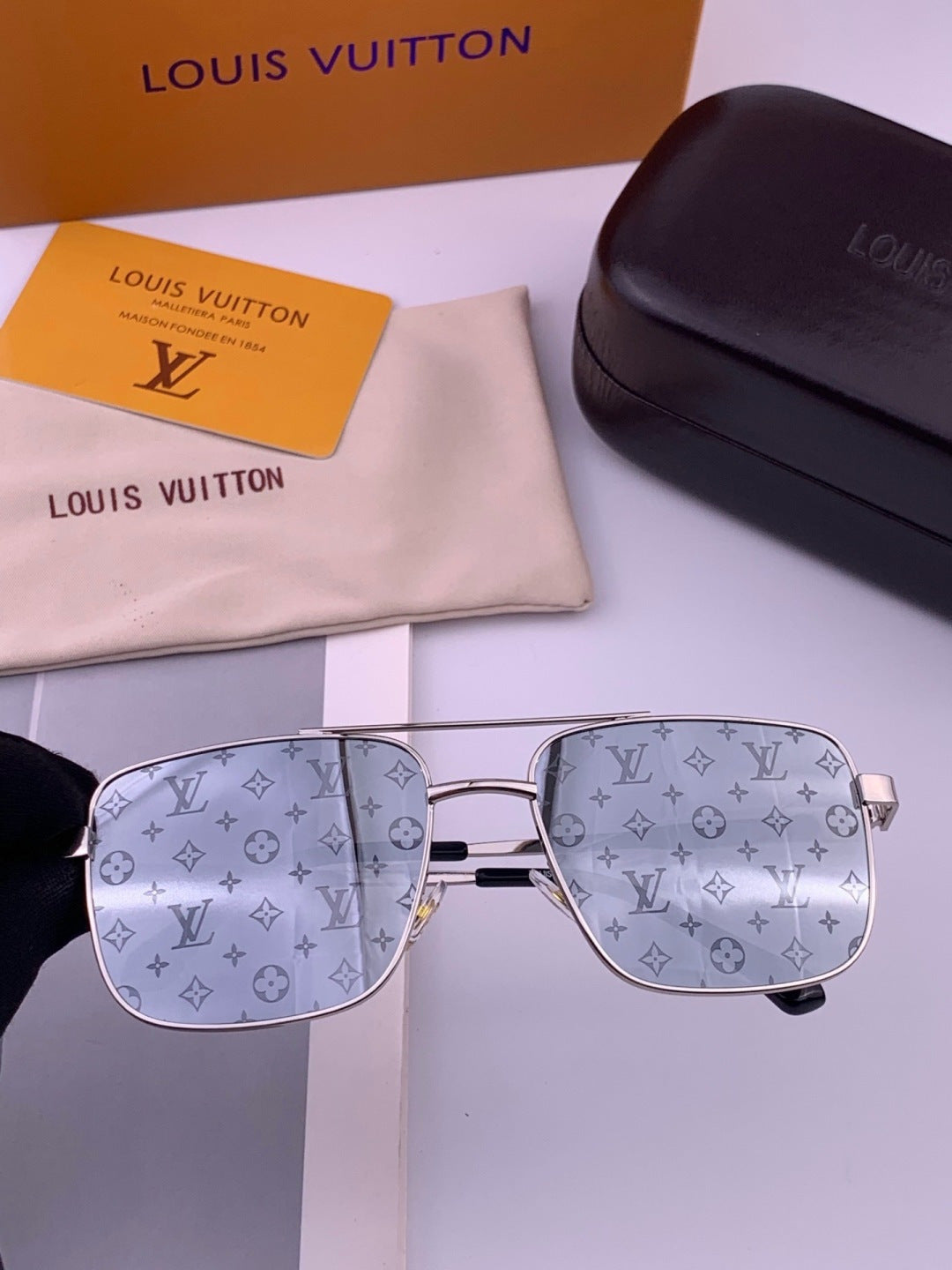 Louis Vuitton L3905 Aviator Gray Lens Sunglasses for Men & Women - 381840 - detail image 4