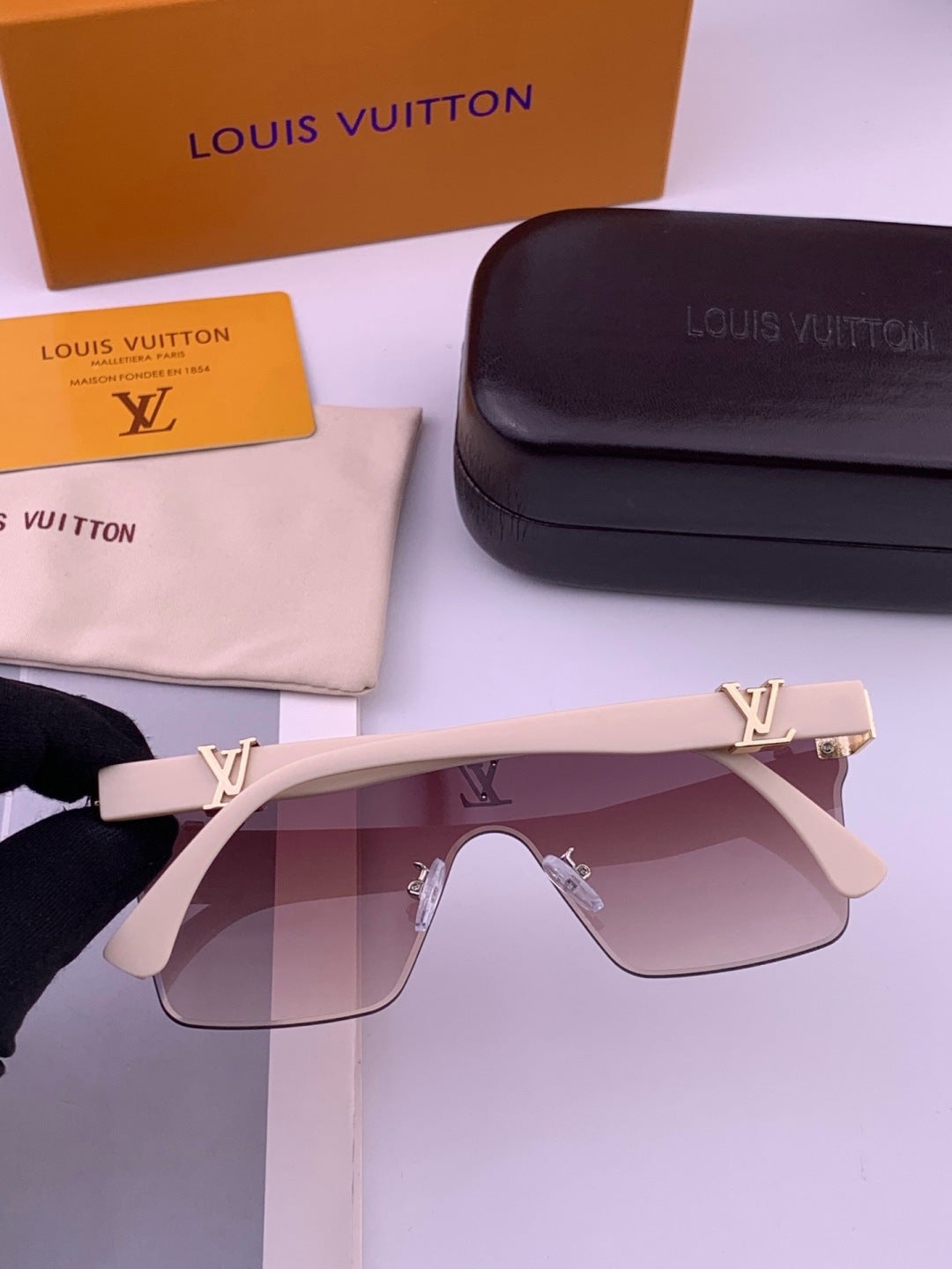 Louis Vuitton L36000 Oversized Purple Lens Sunglasses for Men & Women - 381841 - detail image 4