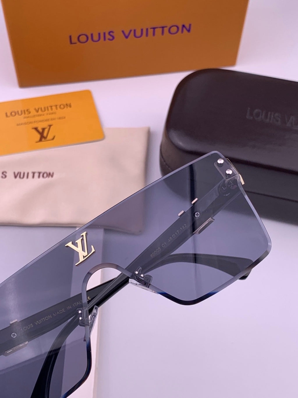 Louis Vuitton L36000 Oversized Blue Lens Sunglasses for Men & Women - 381842 - detail image 4
