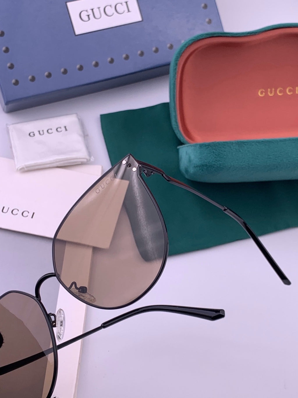 Gucci G3660 Fashion Gold Lens Sunglasses for Men & Women - 382042 - detail image 3
