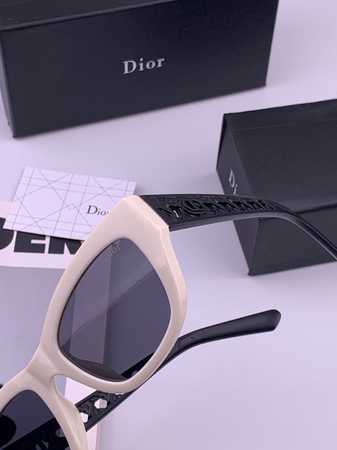 Dior D7911 Polarized Square Blue Lens Sunglasses for Men & Women - 382452 - detail image 3