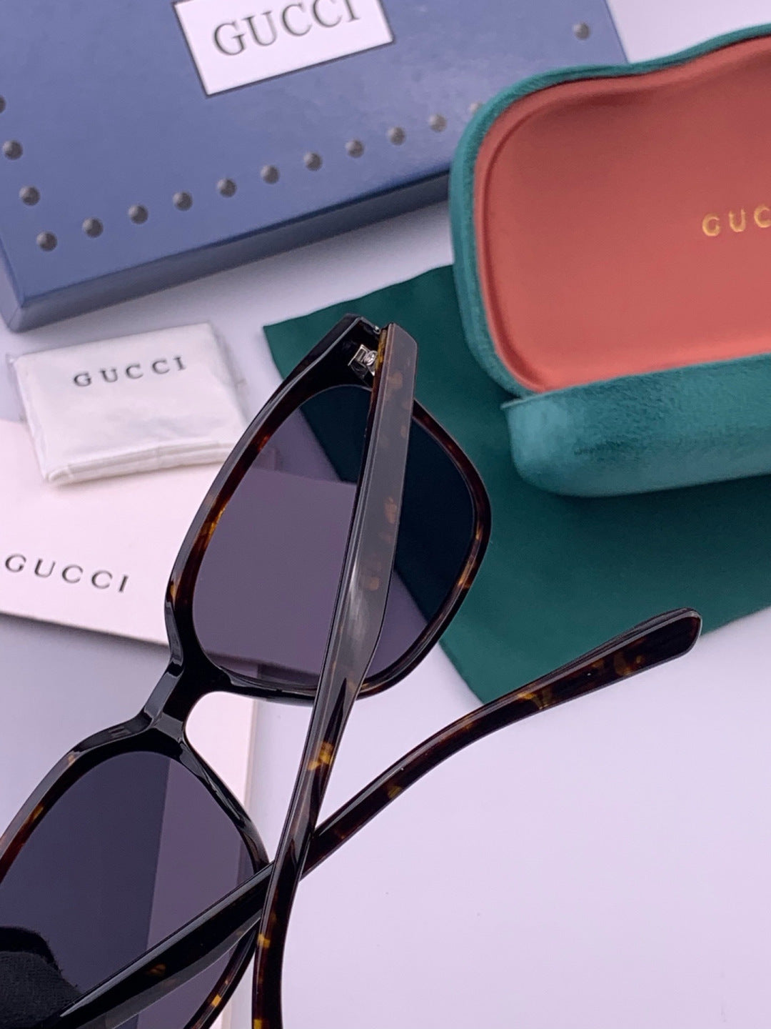 Gucci G17726 Round Black Lens Sunglasses for Men & Women - detail image 5