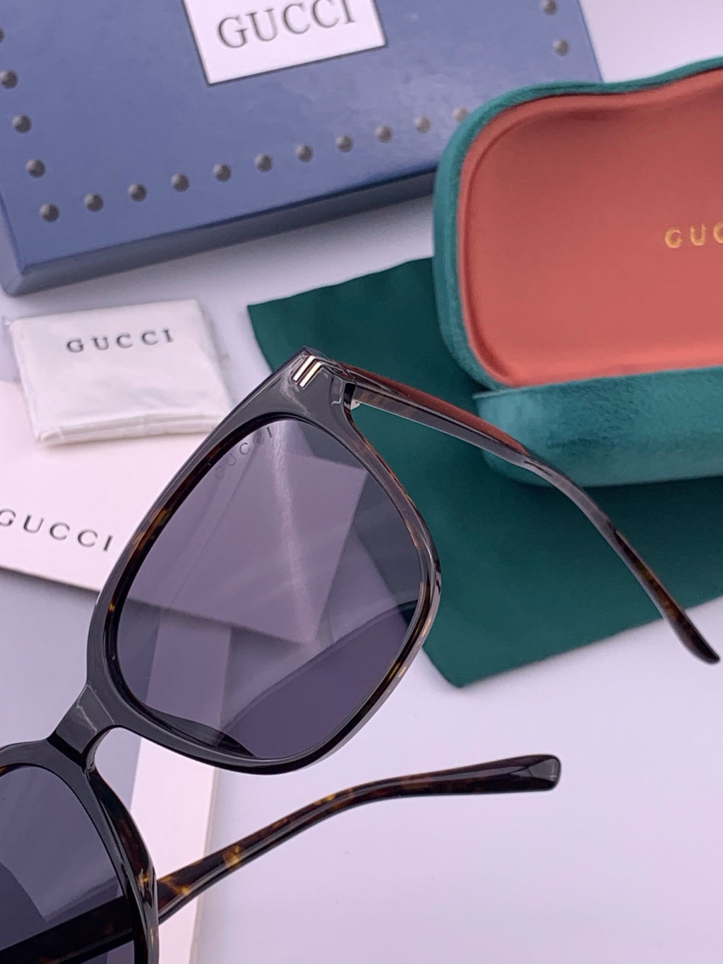 Gucci G17726 Round Black Lens Sunglasses for Men & Women - detail image 3