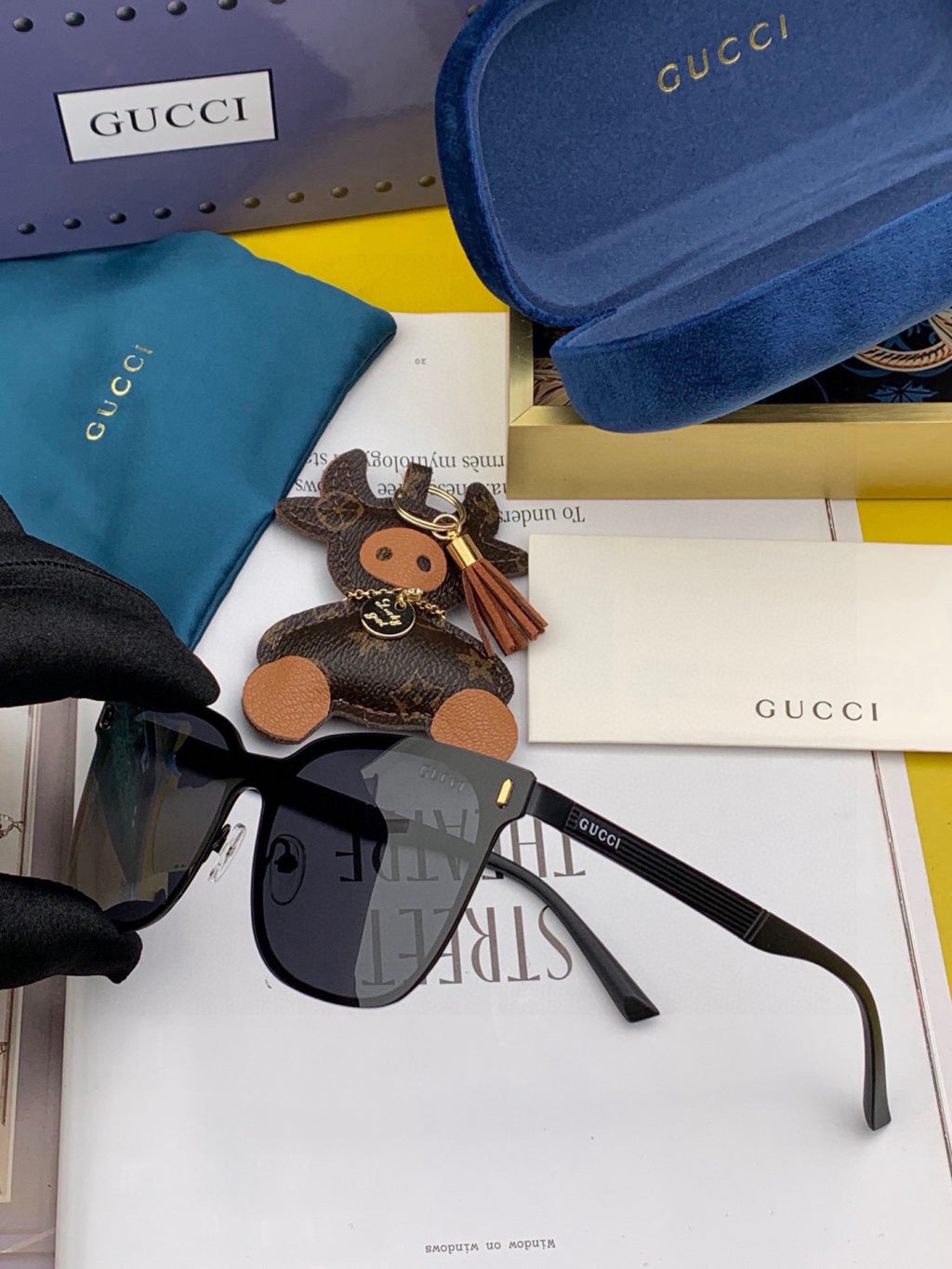 Gucci G075 Fashion Green Lens Sunglasses for Men & Women - detail image 2
