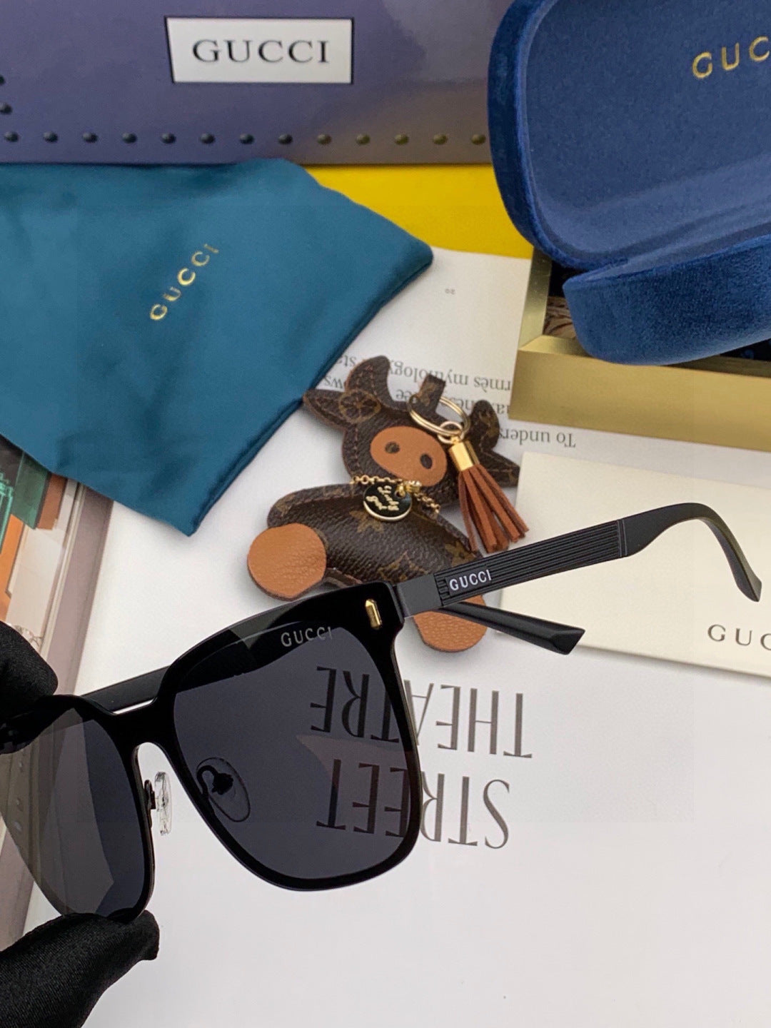Gucci G075 Fashion Green Lens Sunglasses for Men & Women - detail image 4