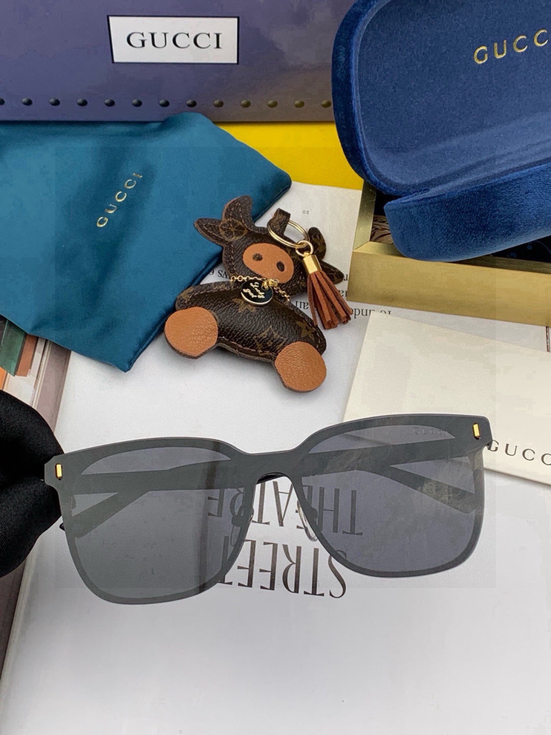 Gucci G075 Fashion Brown Lens Sunglasses for Men & Women - 381993 - detail image 3