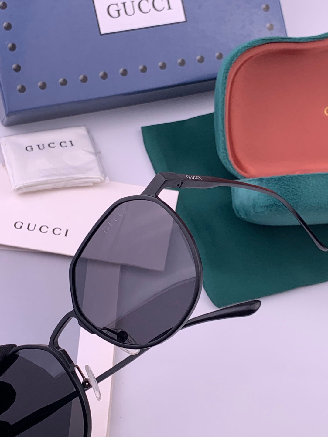 Gucci G7869 Polarized Fashion Gold Lens Sunglasses for Men & Women - detail image 3