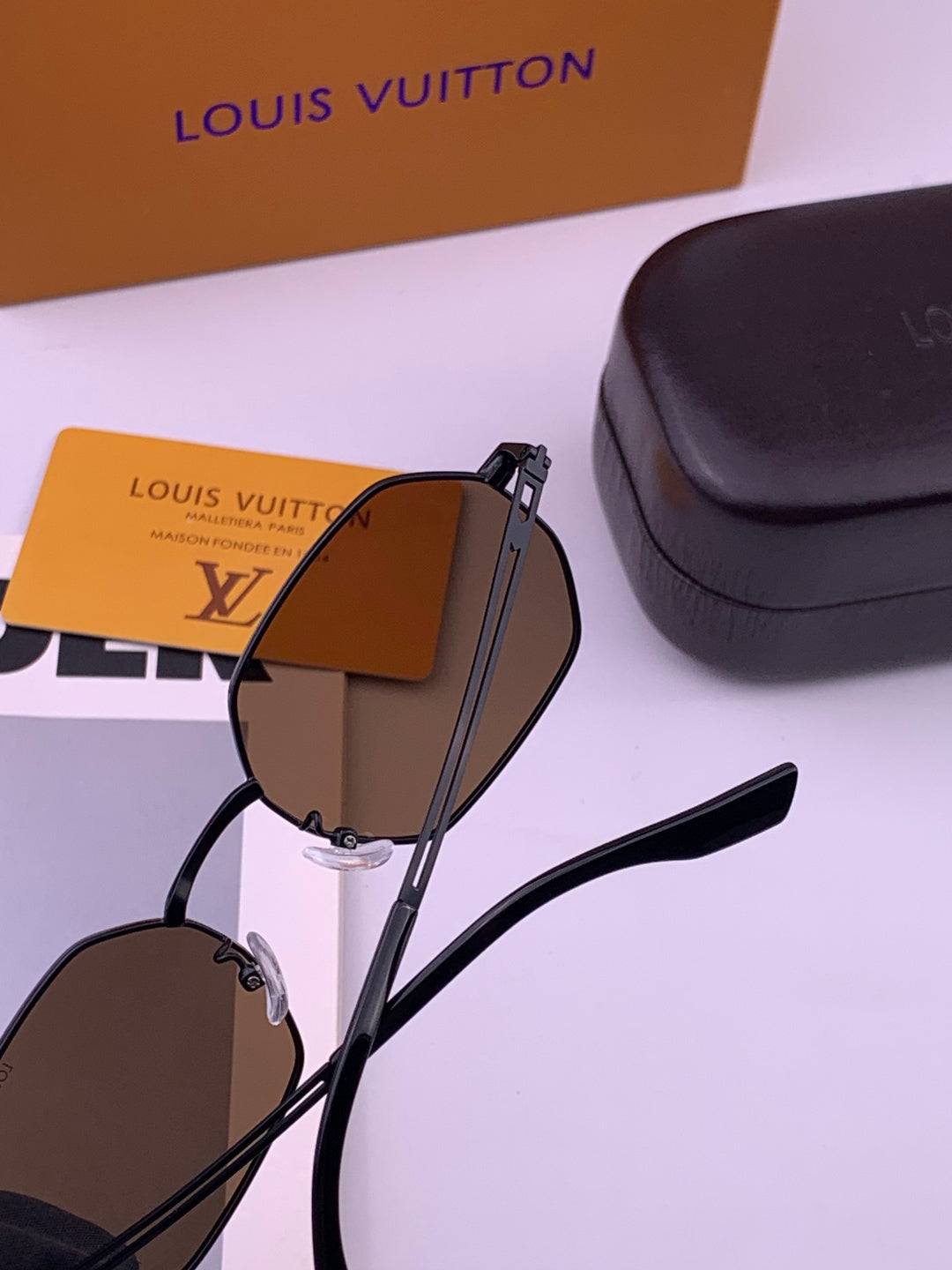 Louis Vuitton L6339 Polarized Aviator Gold Lens Sunglasses for Men & - 381812 - detail image 5